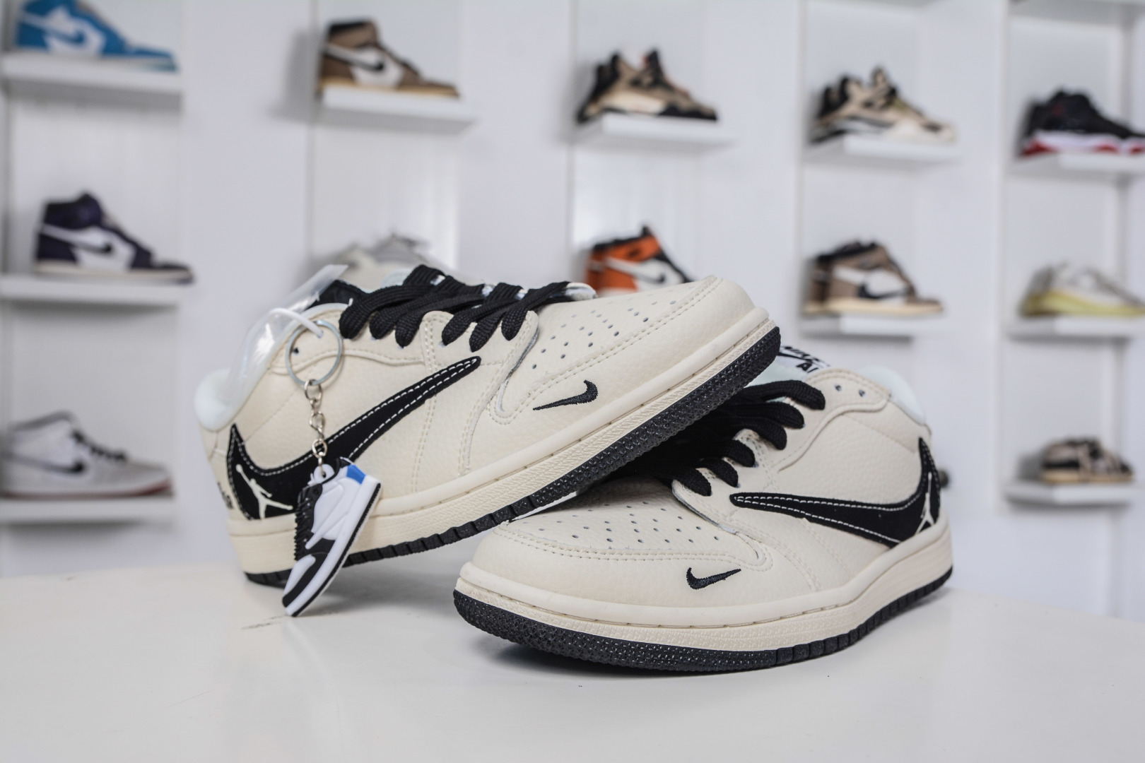 TS x Air Jordan x NIKE 倒钩低帮NIKE联名-米白黑 DD7866-105