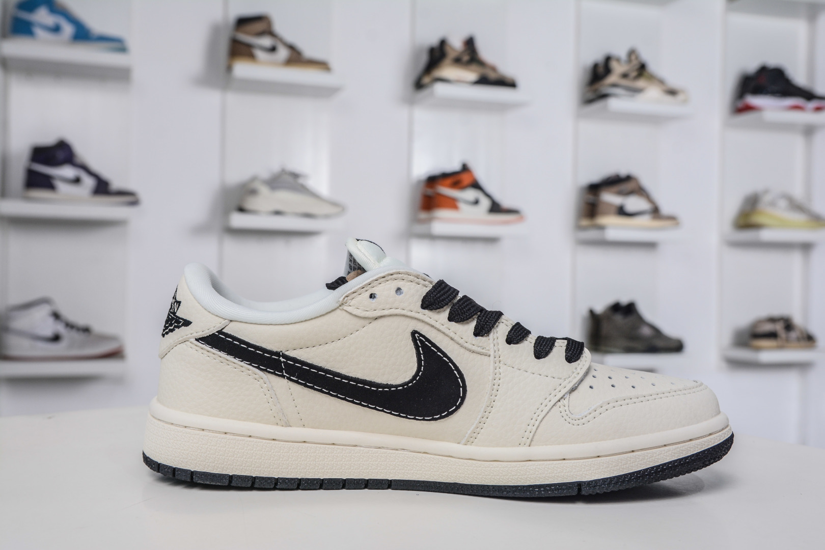 TS x Air Jordan x NIKE 倒钩低帮NIKE联名-米白黑 DD7866-105