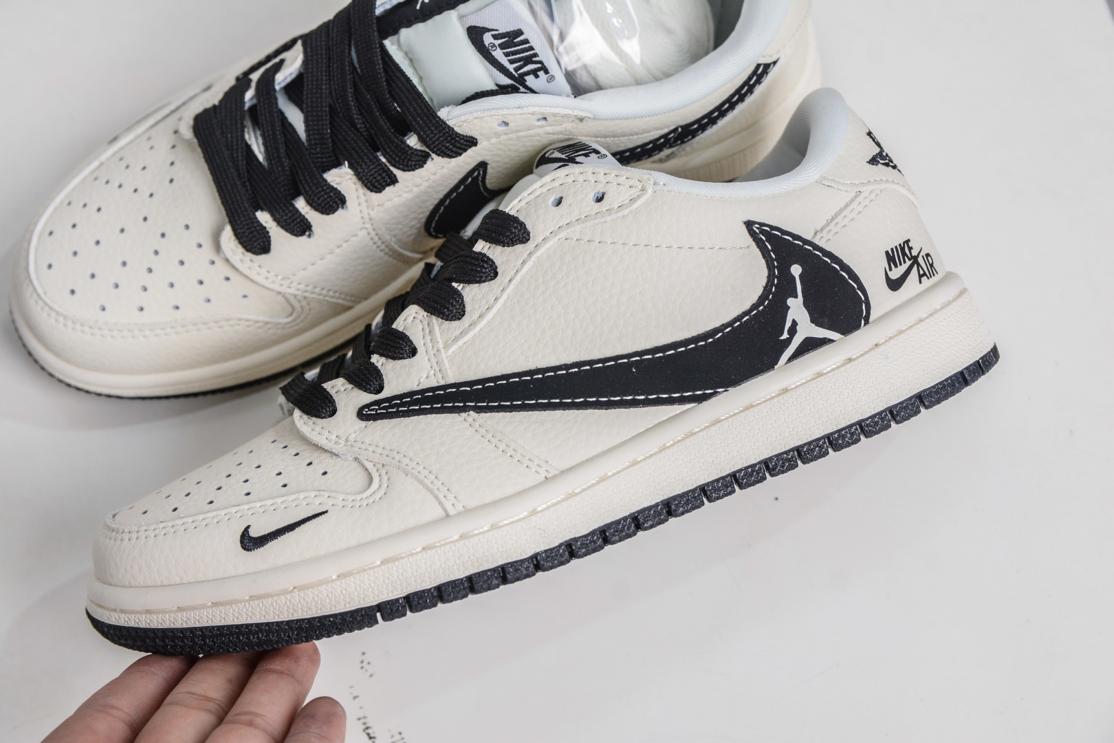 TS x Air Jordan x NIKE 倒钩低帮NIKE联名-米白黑 DD7866-105