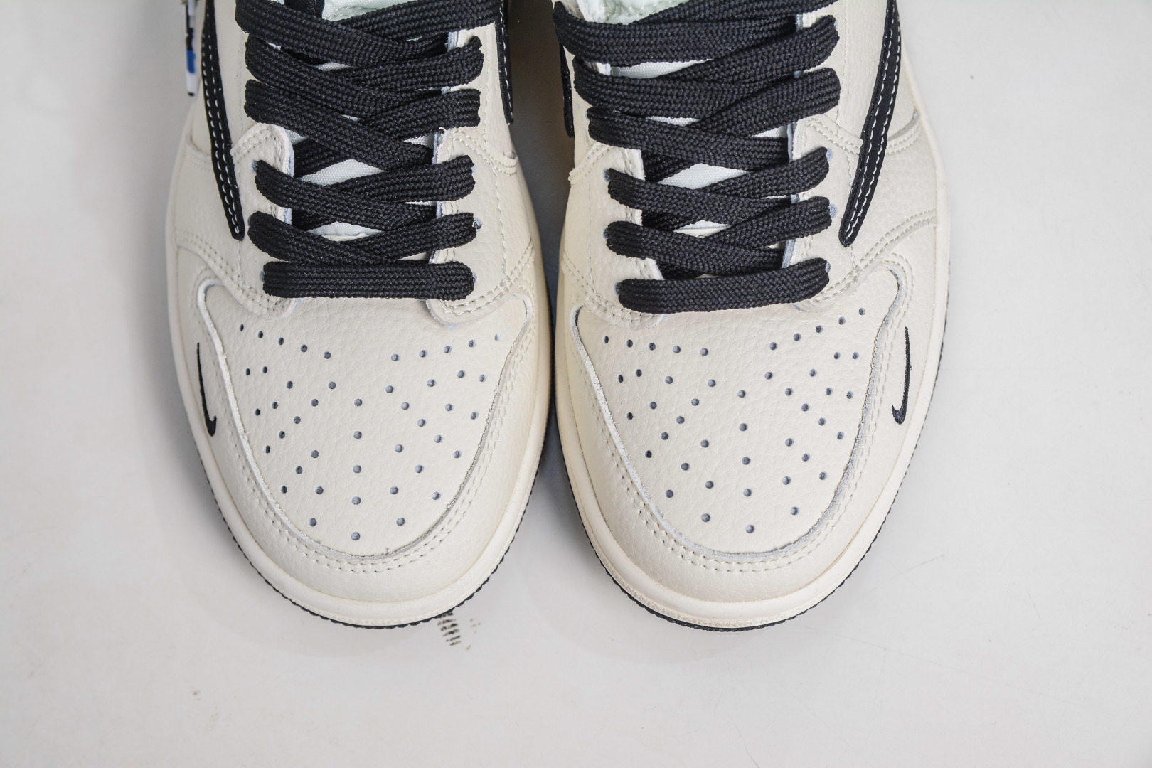 TS x Air Jordan x NIKE 倒钩低帮NIKE联名-米白黑 DD7866-105