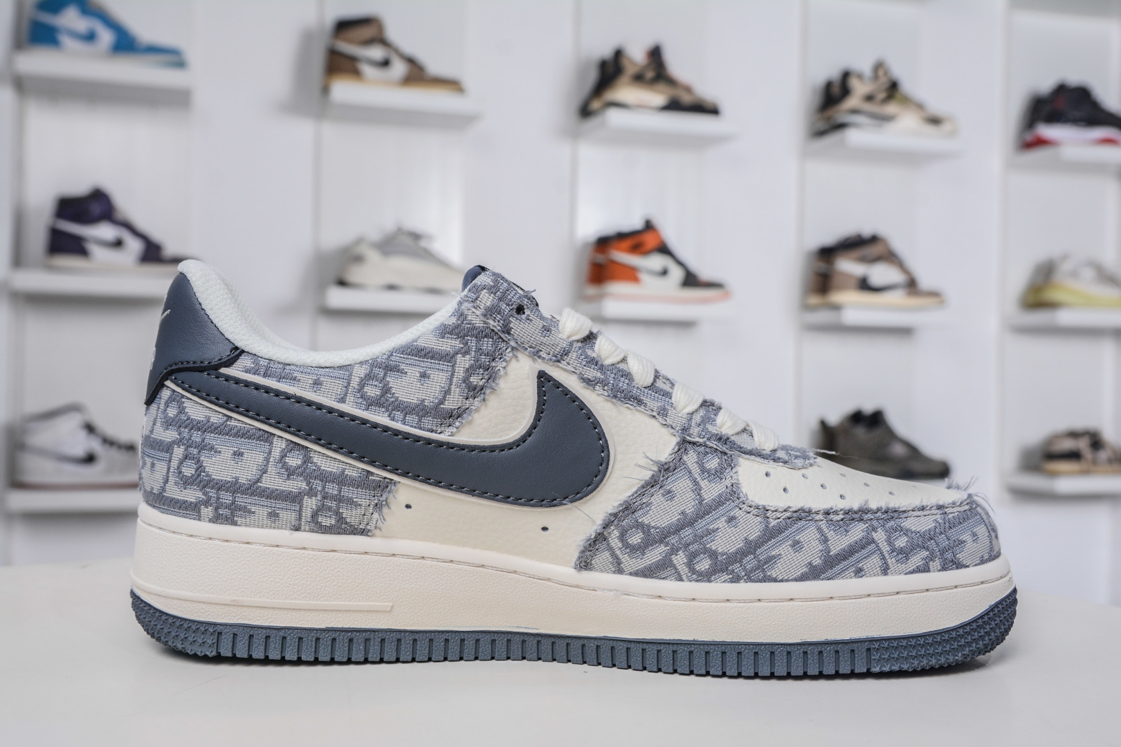 Nike Air Force 1 Low 07 x DIOR 迪奥联名-米白灰 MZ9588-807-High Quatity Cheap Brand wholesale wholesaler seller Clothes Bags handbags Sneakers Top Fashion Clothing Shoes from China Factory Chinese suppliers best Quality Beautiful Price Nike Air Force 1 Low 07 x DIOR 迪奥联名-米白灰 MZ9588-807
