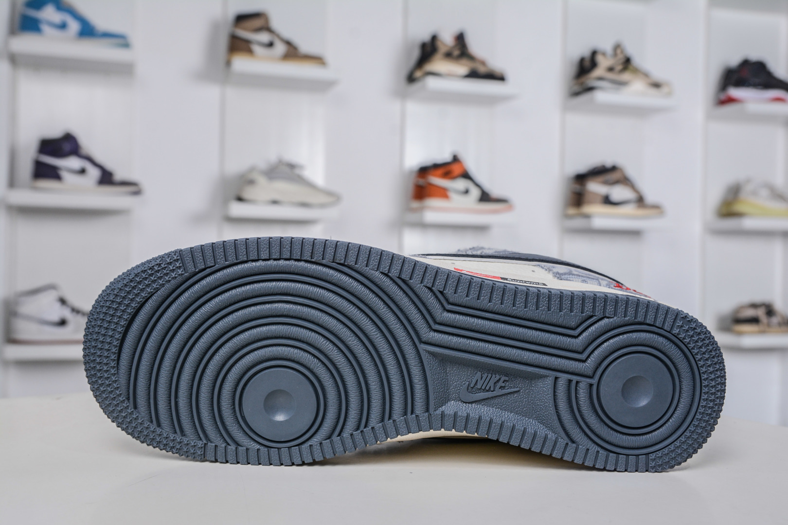 Nike Air Force 1 Low 07 x DIOR 迪奥联名-米白灰 MZ9588-807-High Quatity Cheap Brand wholesale wholesaler seller Clothes Bags handbags Sneakers Top Fashion Clothing Shoes from China Factory Chinese suppliers best Quality Beautiful Price Nike Air Force 1 Low 07 x DIOR 迪奥联名-米白灰 MZ9588-807