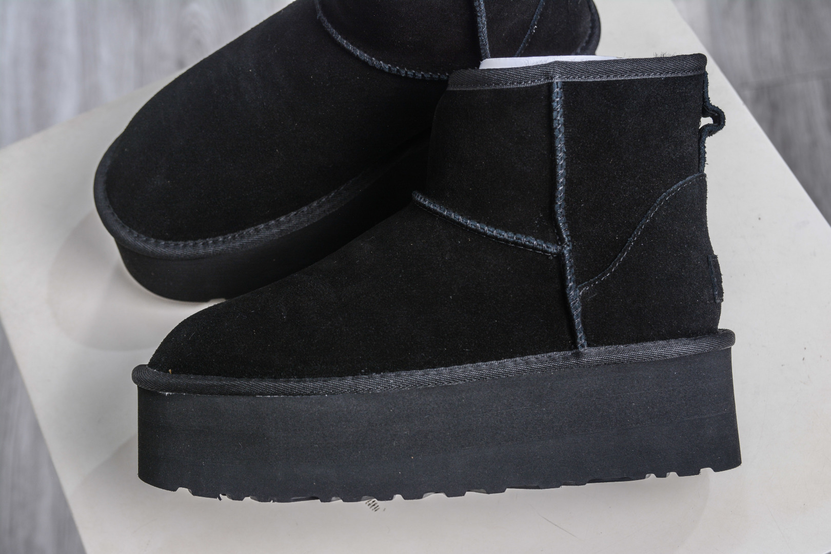 260 UGG Mini中桶厚底5cm 黑色 小书爆款 广州外贸大厂生产 鞋头到鞋垫真羊皮毛一体 1134991