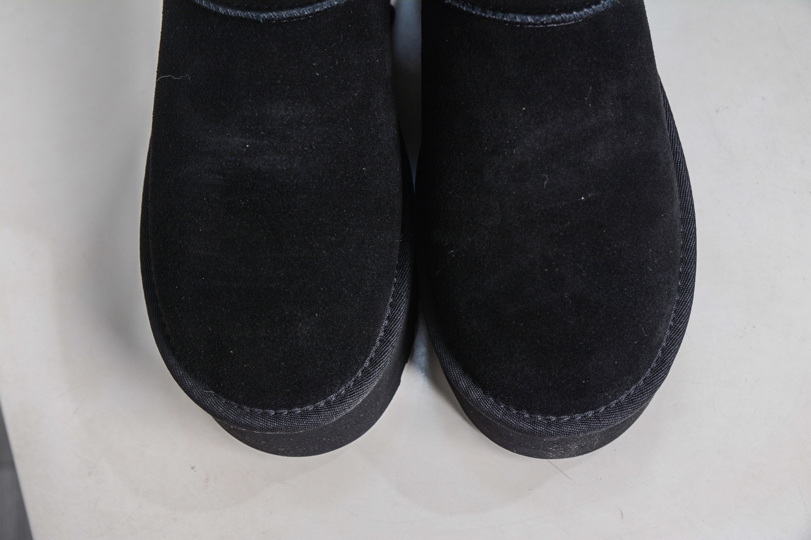 260 UGG Mini中桶厚底5cm 黑色 小书爆款 广州外贸大厂生产 鞋头到鞋垫真羊皮毛一体 1134991