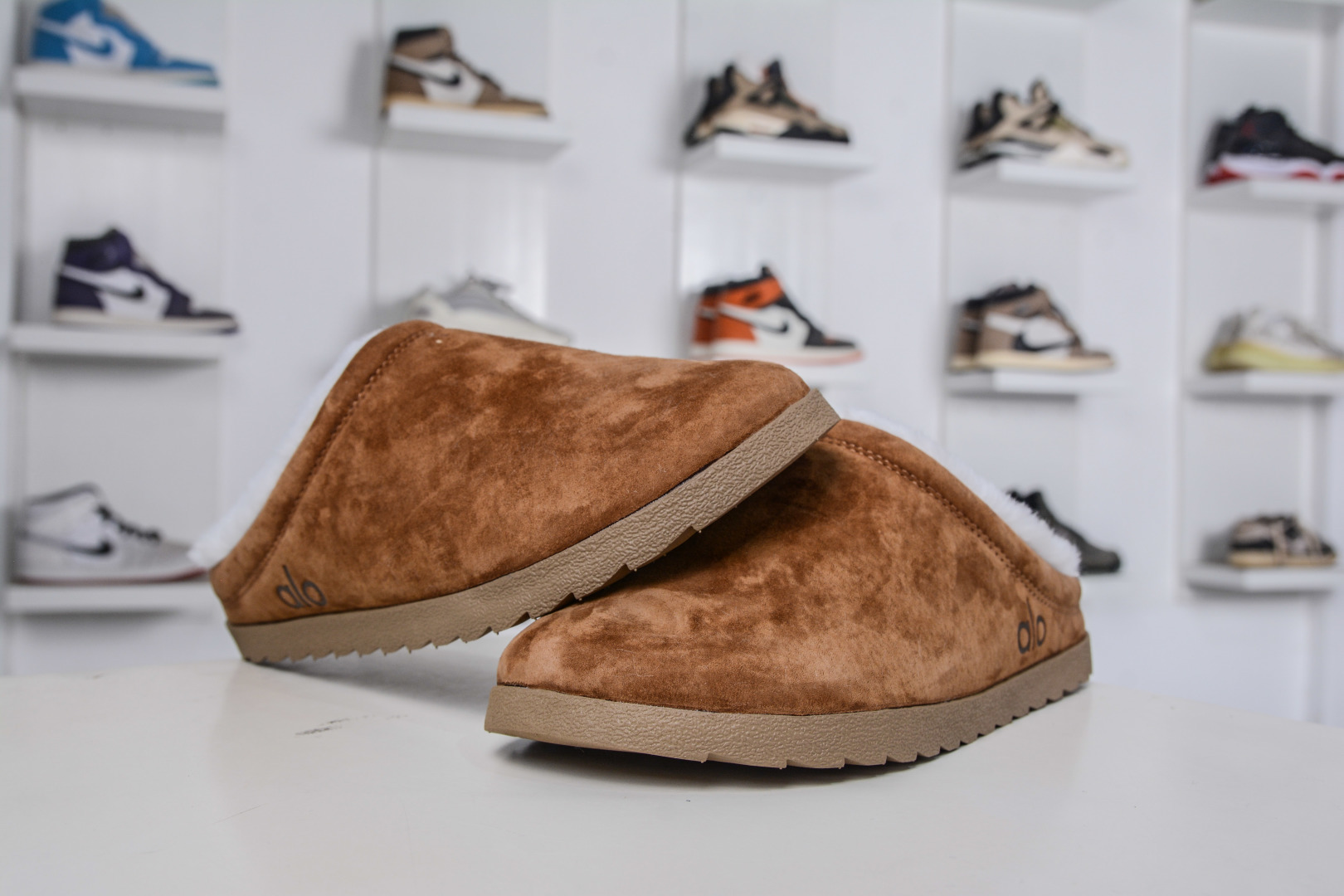 180 alo yoga Recovery Mode 舒适简约 静音防磨包头拖鞋 男女同款 棕色