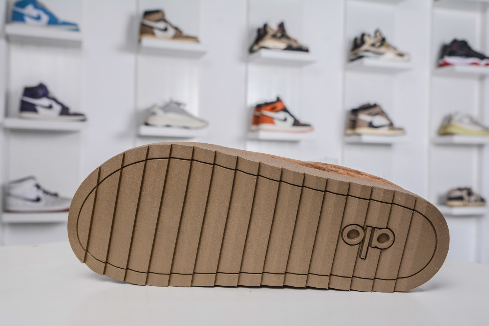 180 alo yoga Recovery Mode 舒适简约 静音防磨包头拖鞋 男女同款 棕色