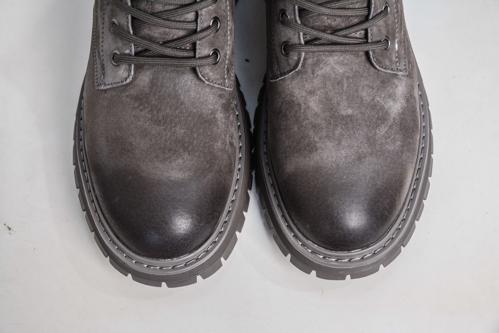 UGG Tasman Weather Hybrid 塔斯曼混合系列轻量休闲鞋