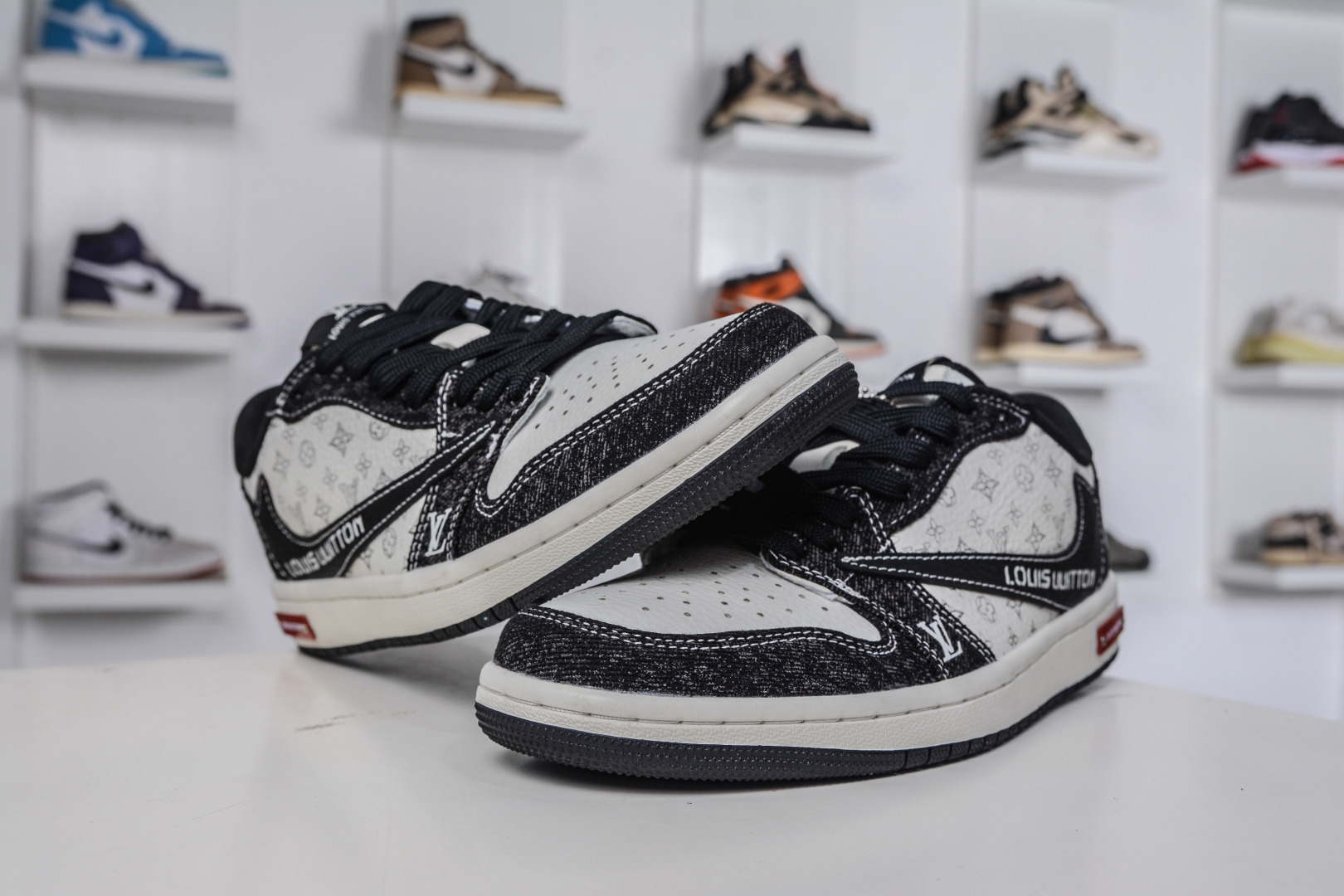 TS x Air Jordan x Louis Vuitton X Supreme AJ1 Low 倒钩低帮LV SUP 联名-白黑牛仔 SC0601-054