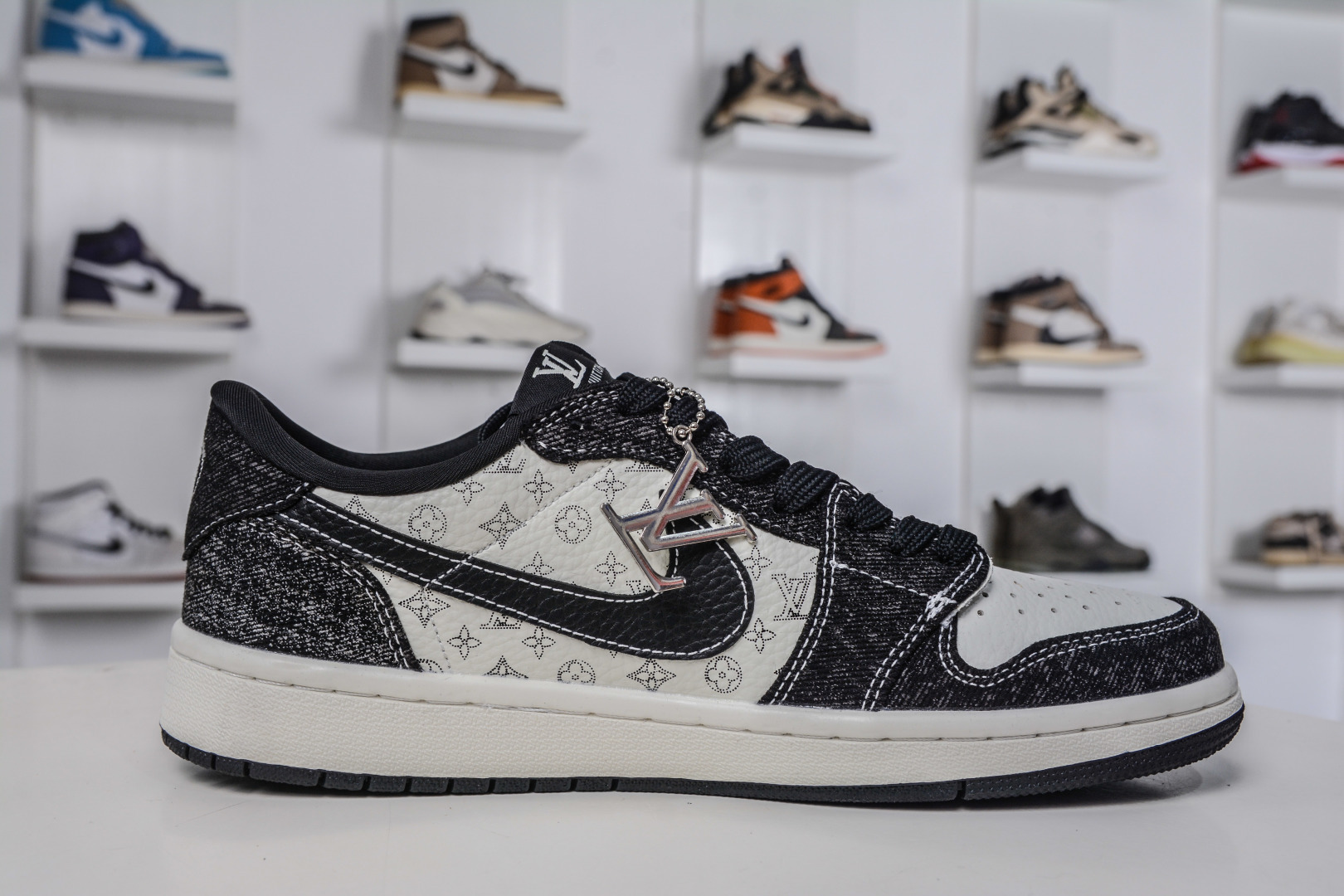 TS x Air Jordan x Louis Vuitton X Supreme AJ1 Low 倒钩低帮LV SUP 联名-白黑牛仔 SC0601-054
