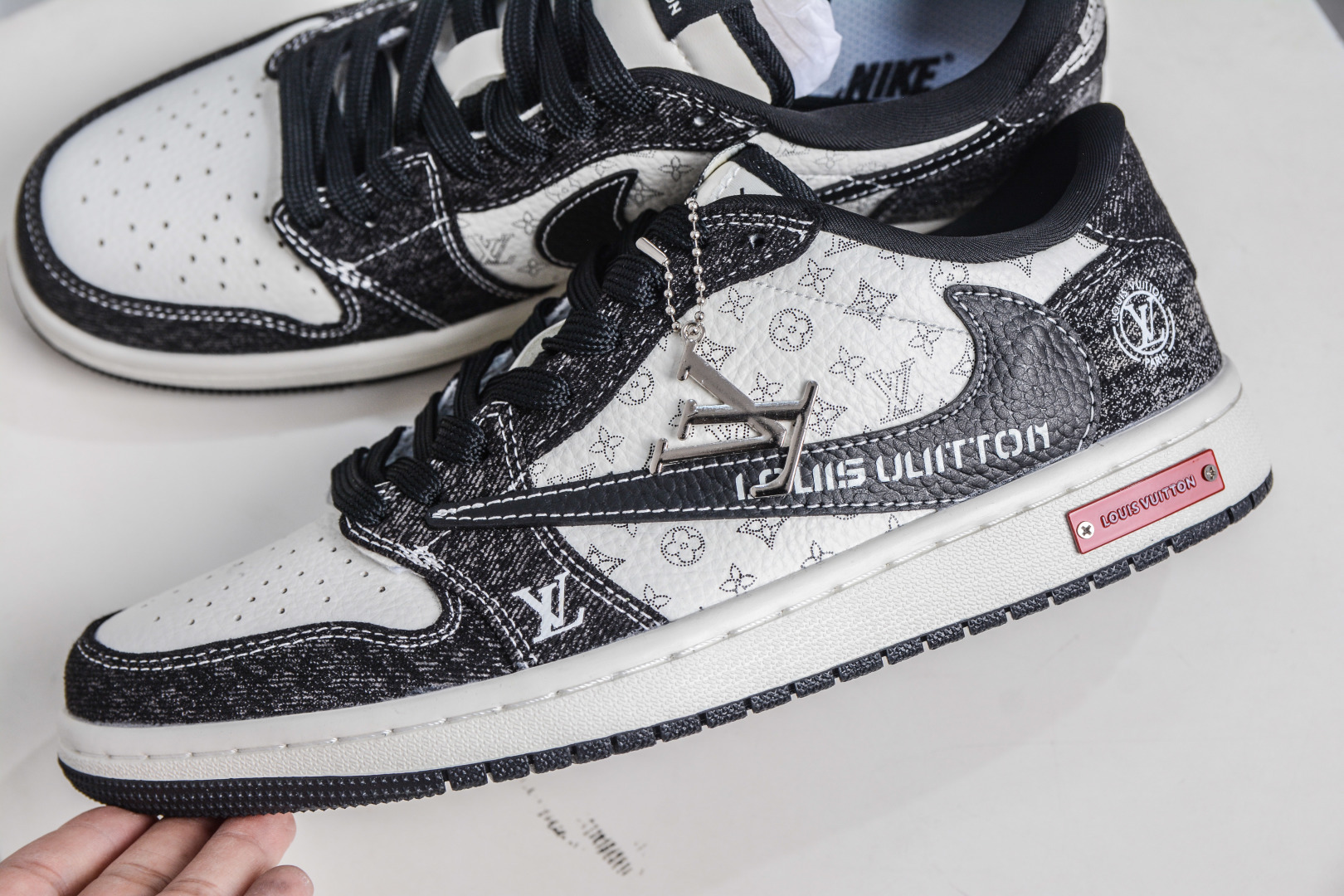 TS x Air Jordan x Louis Vuitton X Supreme AJ1 Low 倒钩低帮LV SUP 联名-白黑牛仔 SC0601-054