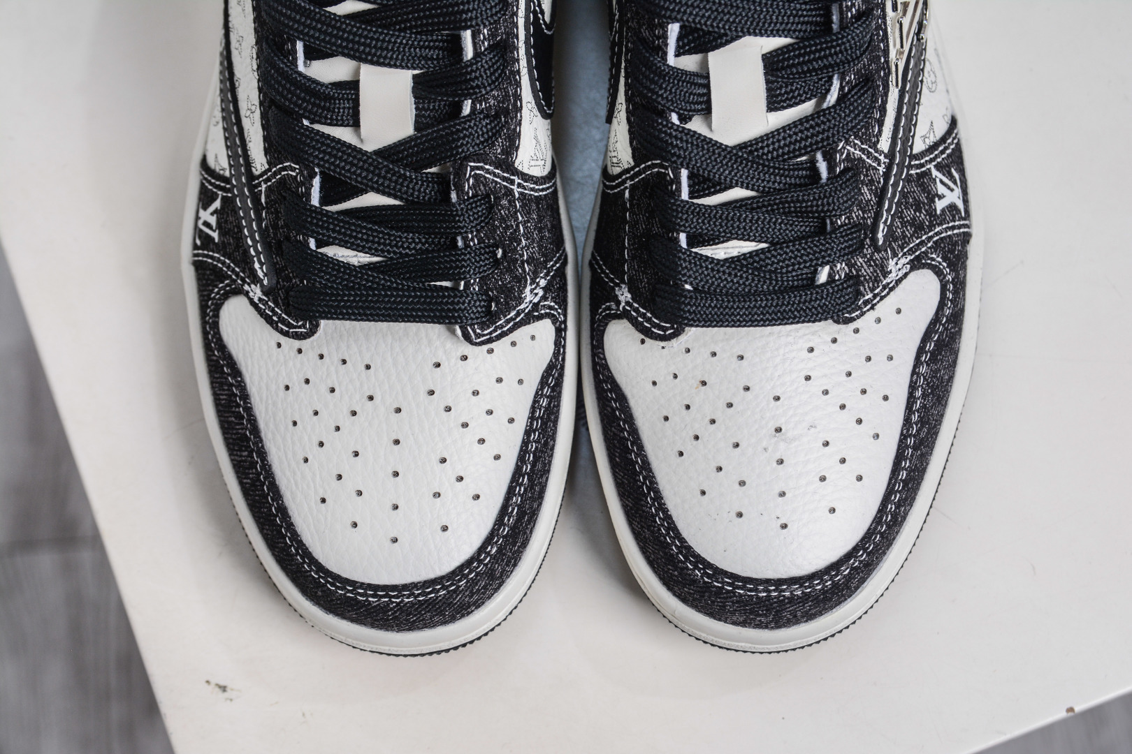 TS x Air Jordan x Louis Vuitton X Supreme AJ1 Low 倒钩低帮LV SUP 联名-白黑牛仔 SC0601-054