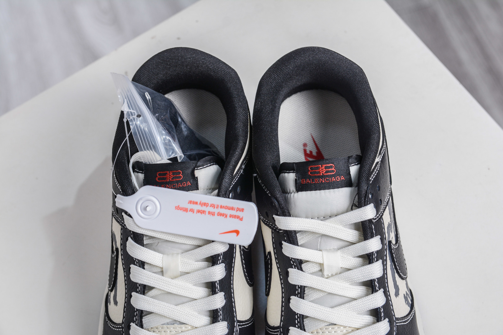 270 Nike SB Dunk Low x Balenciaga 巴黎世家联名-米白黑红 DS6608-016