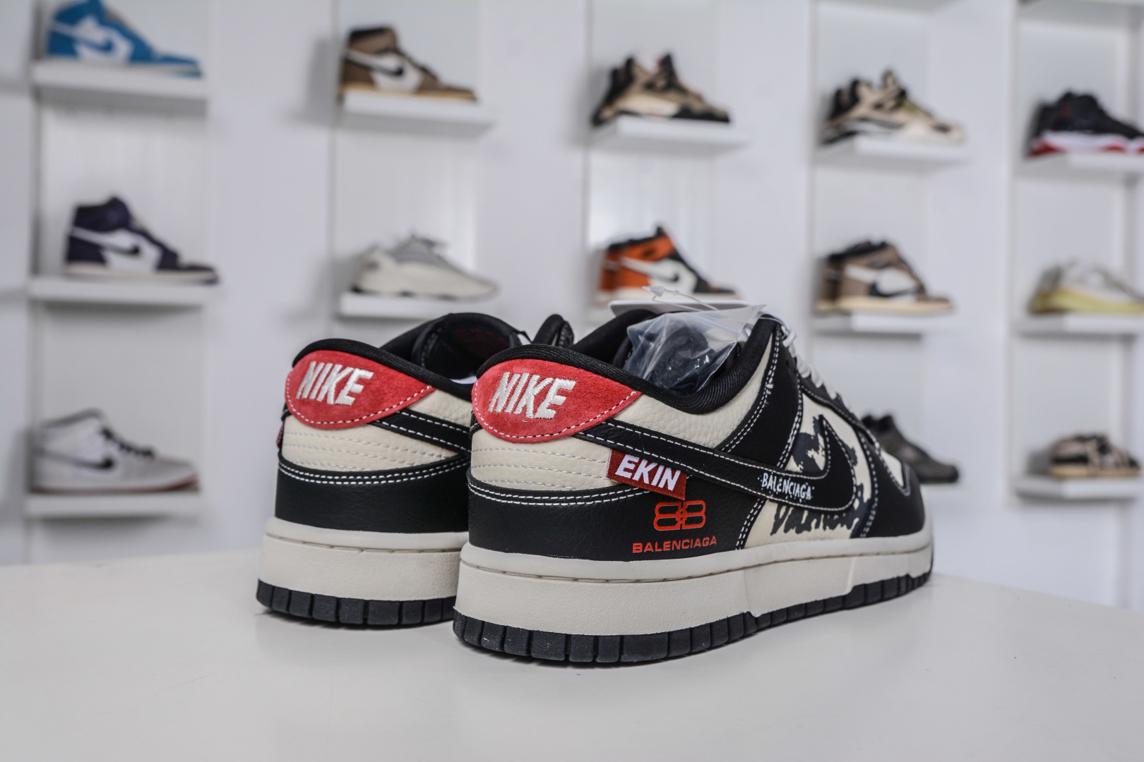 270 Nike SB Dunk Low x Balenciaga 巴黎世家联名-米白黑红 DS6608-016