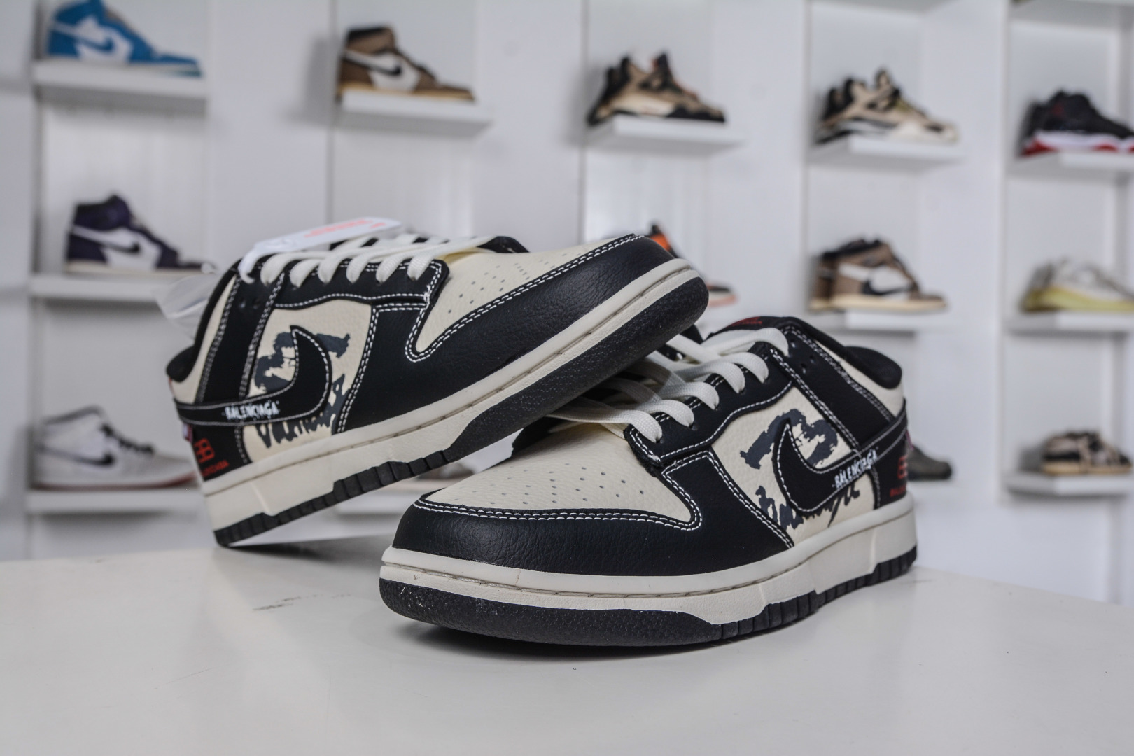 270 Nike SB Dunk Low x Balenciaga 巴黎世家联名-米白黑红 DS6608-016