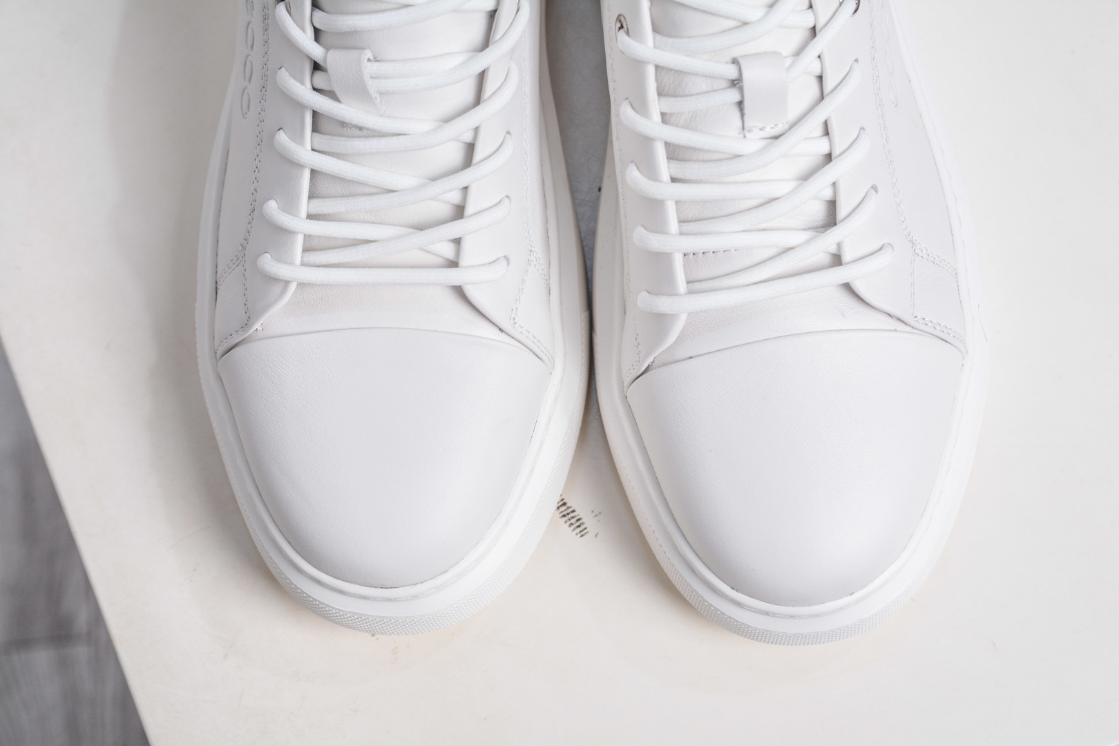 300 Ecco爱步休闲鞋子男鞋 透气防水百搭休闲板鞋 柔酷7号系列经典小白鞋