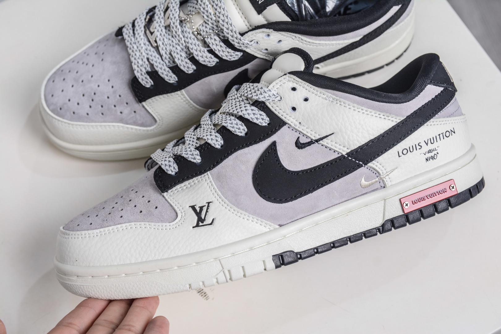 Nike SB Dunk Low x Louis Vuitton LV联名-白灰黑 YF9511-904-莆田鞋,莆田鞋货源,高仿鞋,高仿鞋货源,安福档口,莆田高仿鞋,莆田鞋批发,高仿鞋批发,莆田高仿运动鞋,高仿运动鞋,莆田运动鞋 Nike SB Dunk Low x Louis Vuitton LV联名-白灰黑 YF9511-904