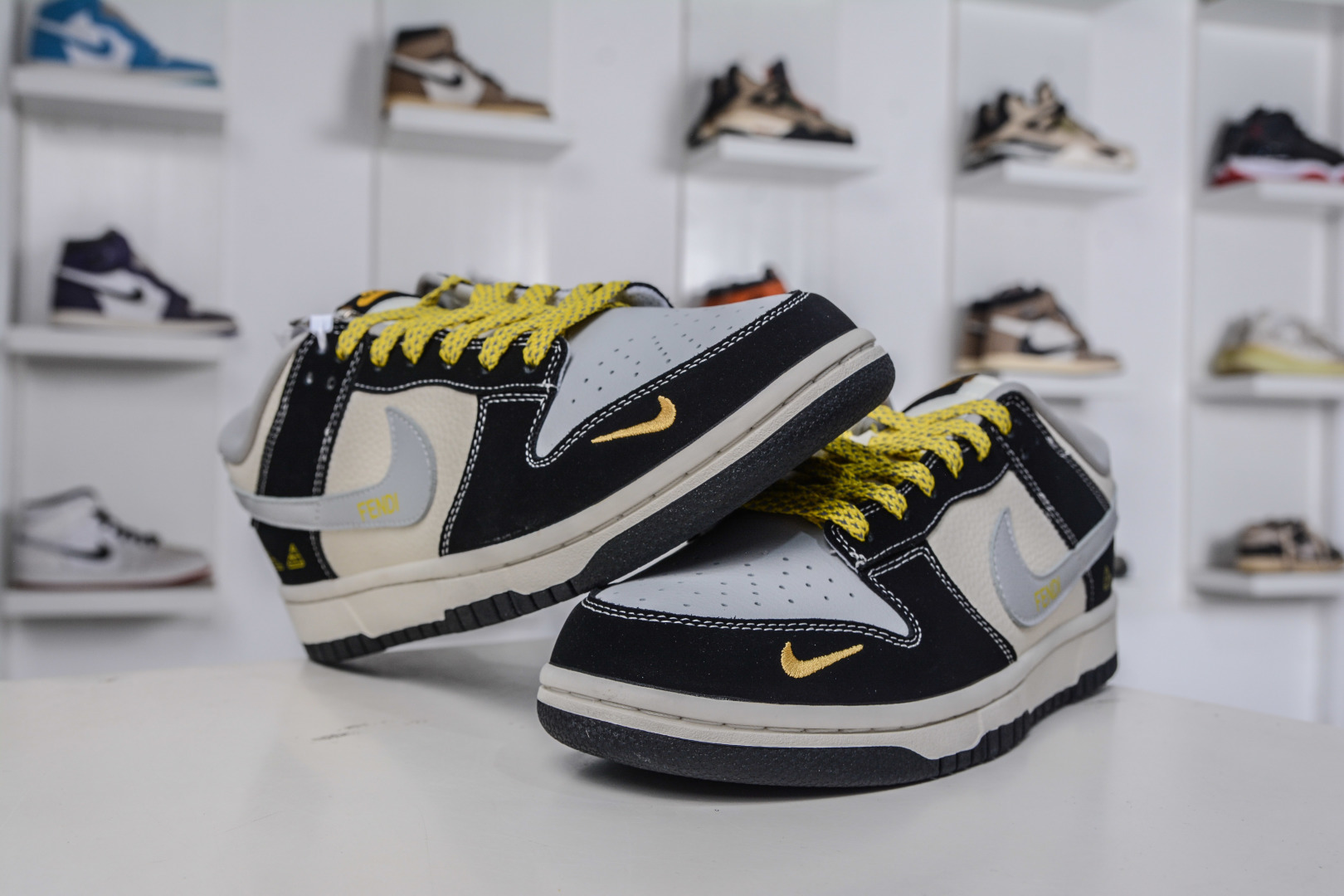 Nike SB Dunk Low x Fendi 芬迪联名-白灰黑 LW1818-124