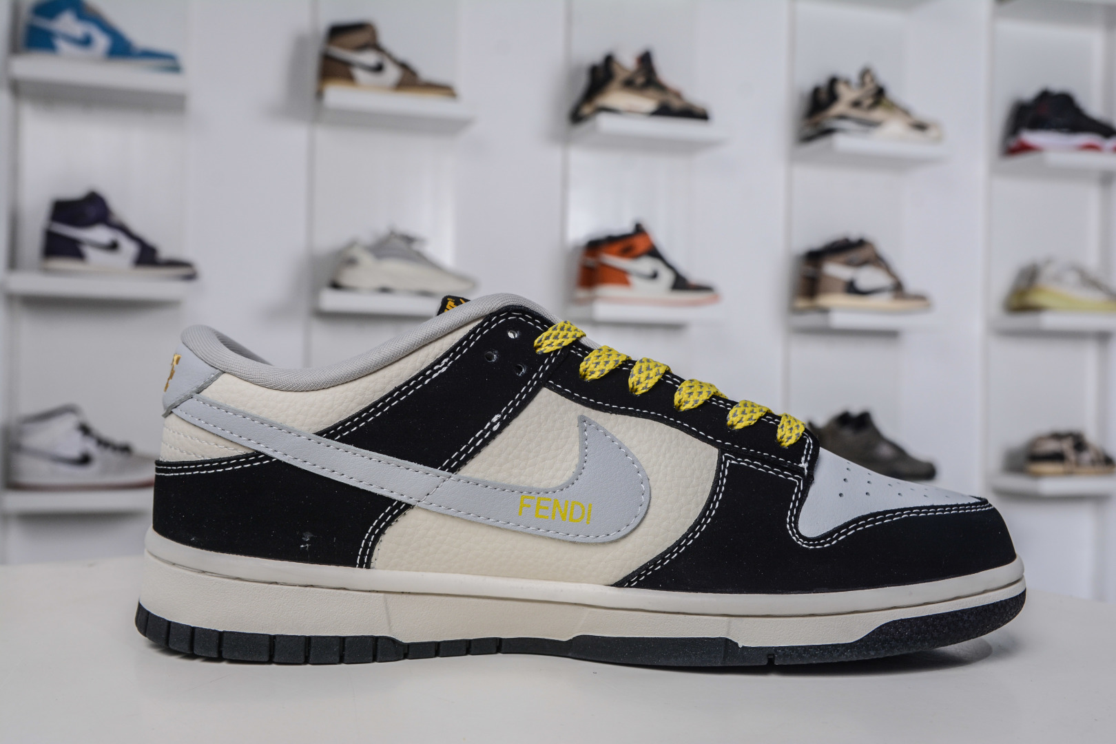 Nike SB Dunk Low x Fendi 芬迪联名-白灰黑 LW1818-124