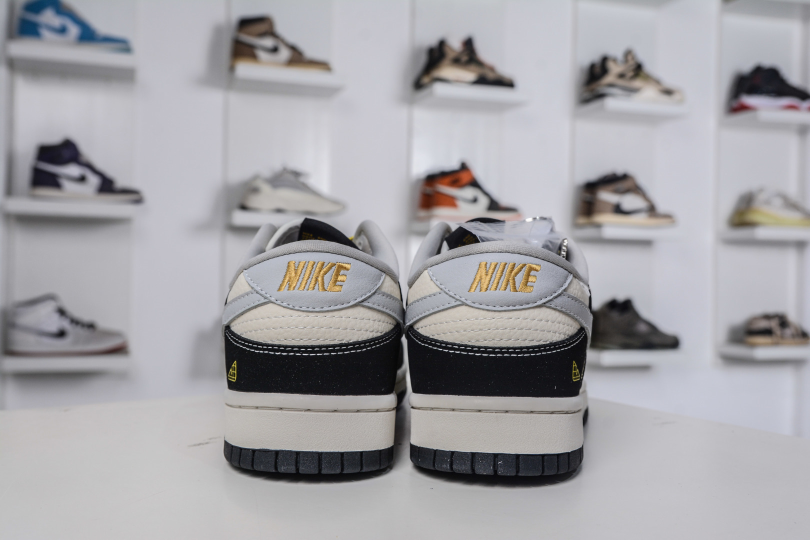 Nike SB Dunk Low x Fendi 芬迪联名-白灰黑 LW1818-124