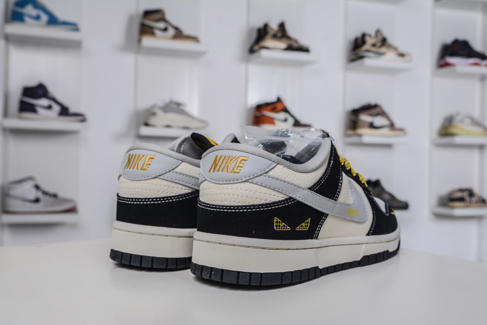 Nike SB Dunk Low x Fendi 芬迪联名-白灰黑 LW1818-124