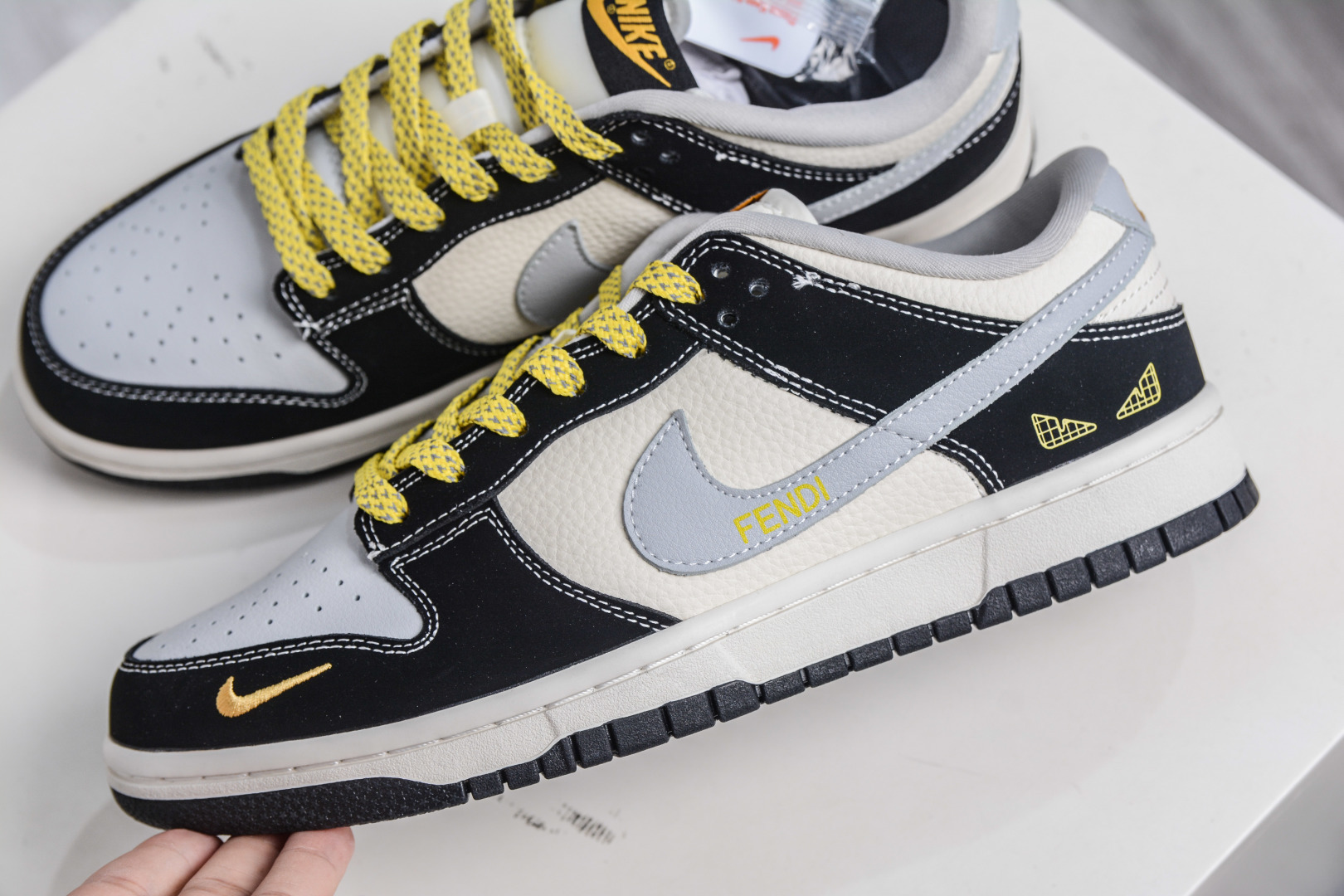 Nike SB Dunk Low x Fendi 芬迪联名-白灰黑 LW1818-124