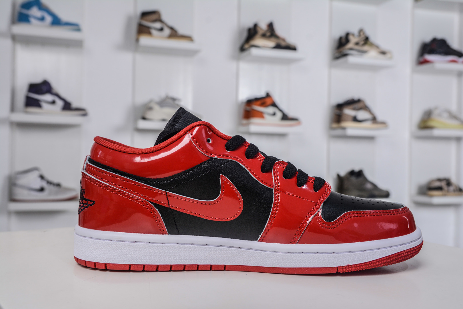 Air Jordan AJ1 Low 低帮 漆皮黑红 HV4089-006