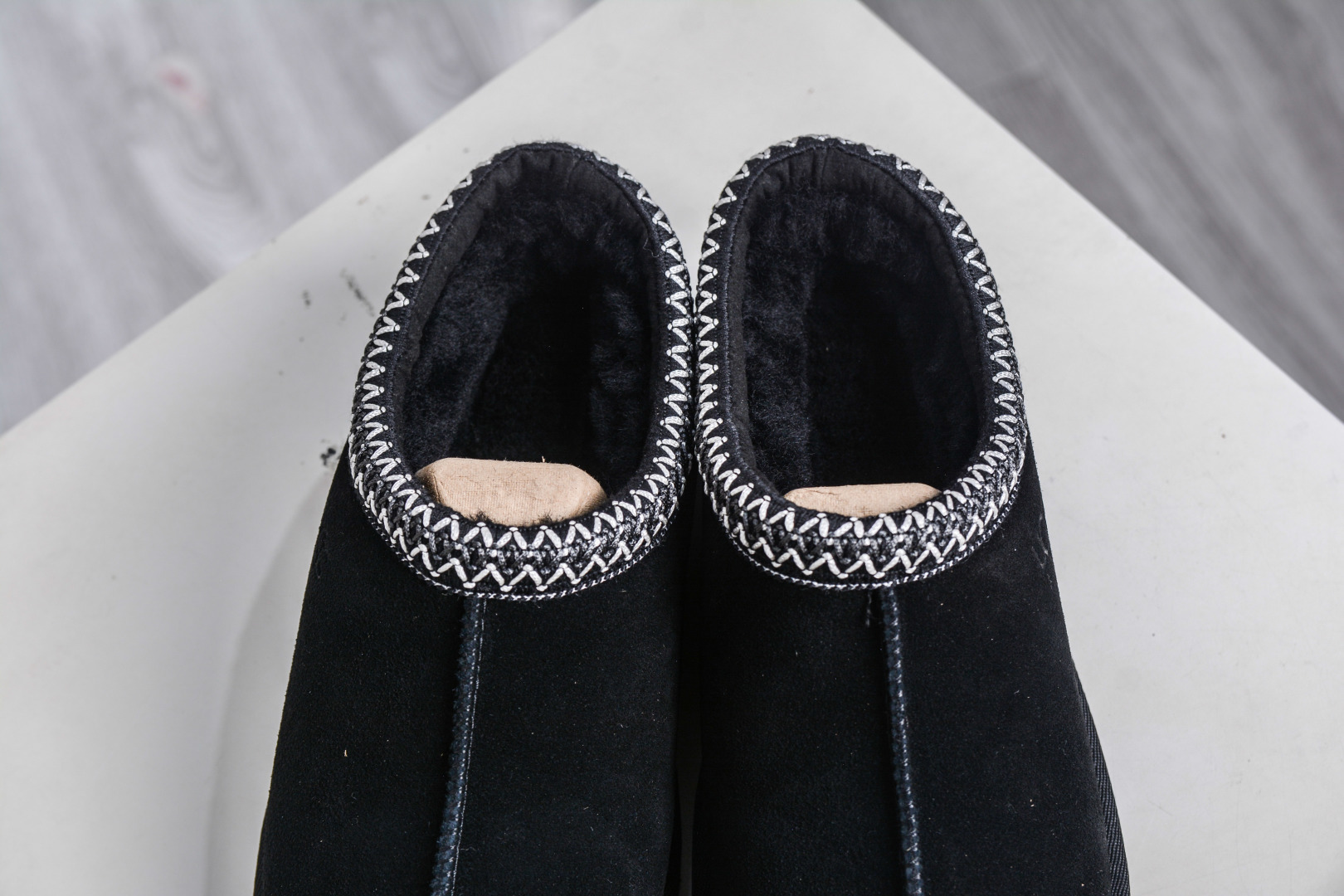 220 230 UGG Tazz 民族风薄底 黑色 男女款 小红书爆款 5955 BLK-Chinese UA Cheap High Quatity Brand Clothes Bags handbags Sneakers wholesale wholesaler seller from China Factory suppliers Fashion Clothing Shoes best Quality Beautiful Price 220 230 UGG Tazz 民族风薄底 黑色 男女款 小红书爆款 5955 BLK