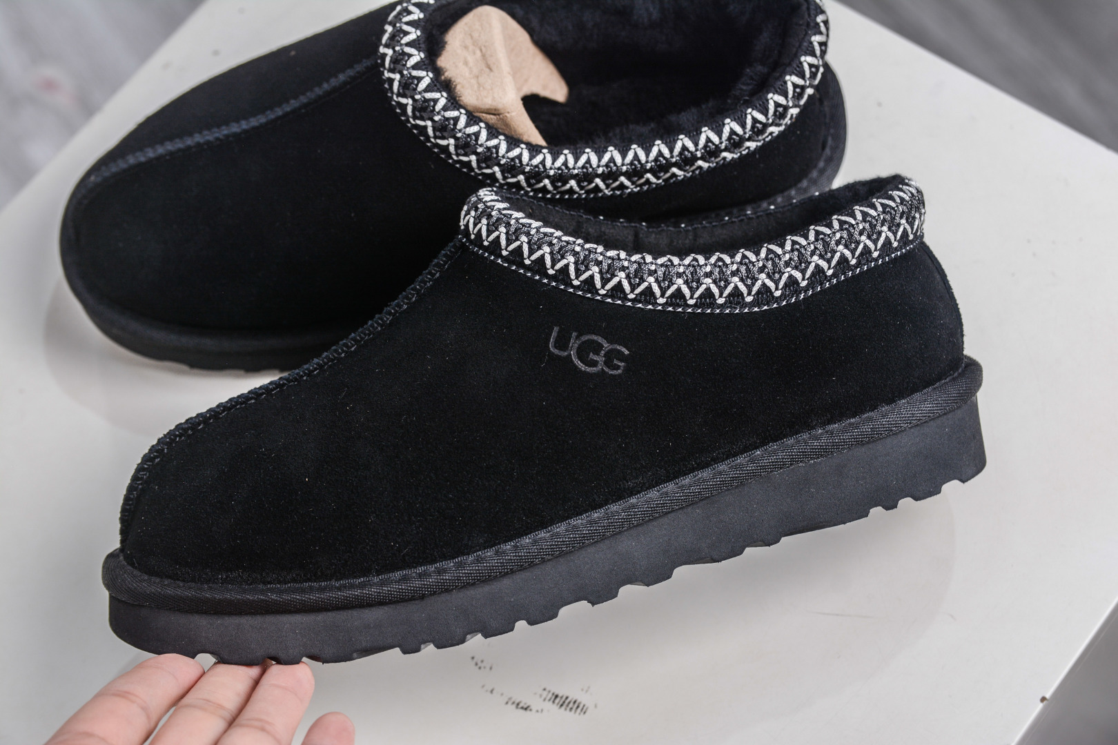 220 230 UGG Tazz 民族风薄底 黑色 男女款 小红书爆款 5955 BLK-Chinese UA Cheap High Quatity Brand Clothes Bags handbags Sneakers wholesale wholesaler seller from China Factory suppliers Fashion Clothing Shoes best Quality Beautiful Price 220 230 UGG Tazz 民族风薄底 黑色 男女款 小红书爆款 5955 BLK
