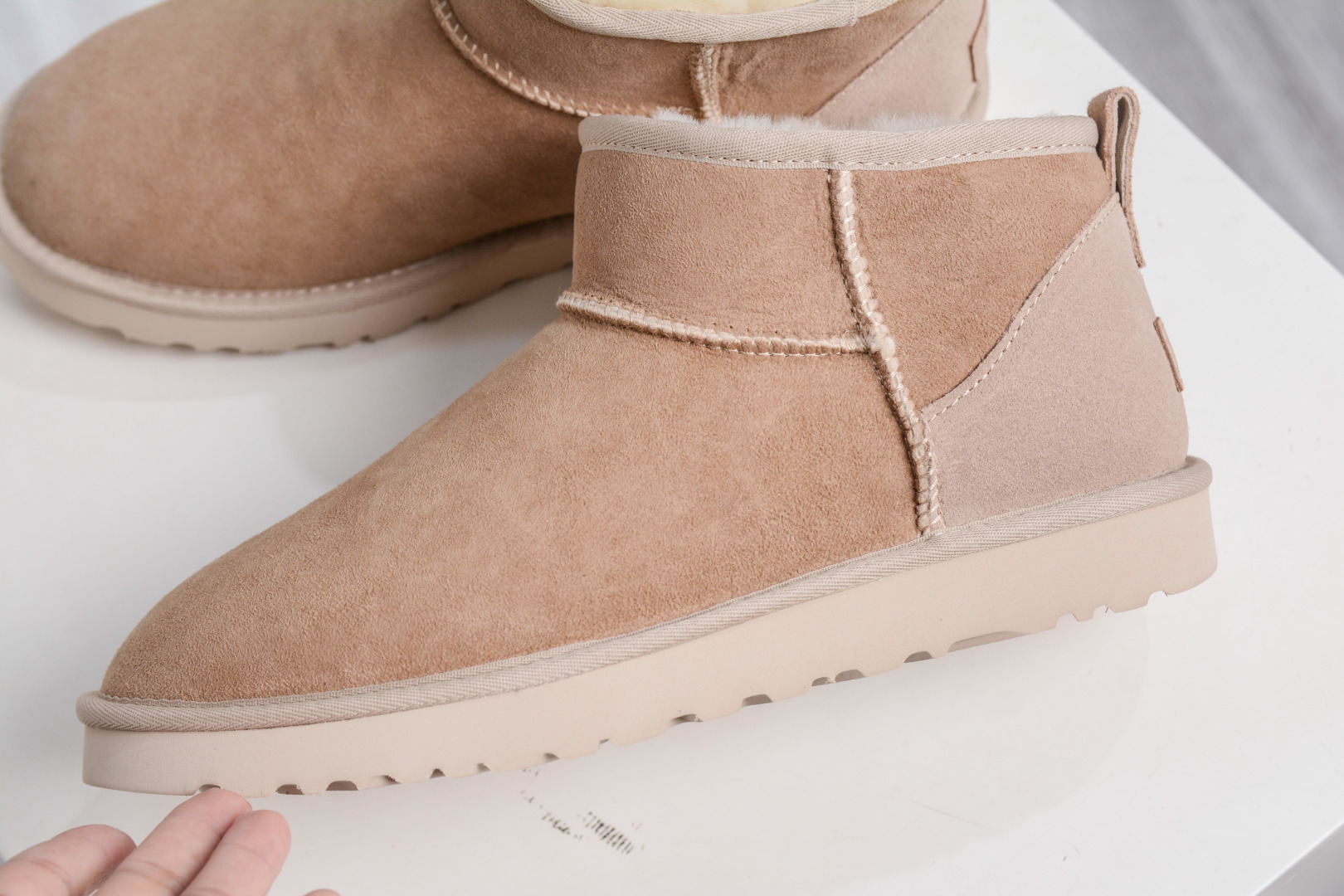 230 190 多版本供应 UGG Mini薄底 沙色 1116109-Chinese UA Cheap High Quatity Brand Clothes Bags handbags Sneakers wholesale wholesaler seller from China Factory suppliers Fashion Clothing Shoes best Quality Beautiful Price 230 190 多版本供应 UGG Mini薄底 沙色 1116109