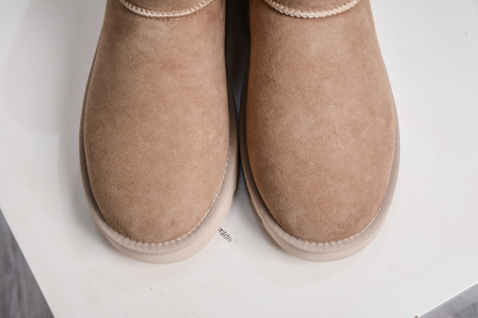 230 190 多版本供应 UGG Mini薄底 沙色 1116109-Chinese UA Cheap High Quatity Brand Clothes Bags handbags Sneakers wholesale wholesaler seller from China Factory suppliers Fashion Clothing Shoes best Quality Beautiful Price 230 190 多版本供应 UGG Mini薄底 沙色 1116109