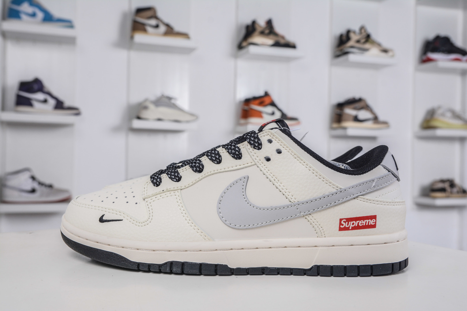 270 Nike SB Dunk Low x Superme SUP联名-米黑灰 JP1628-030