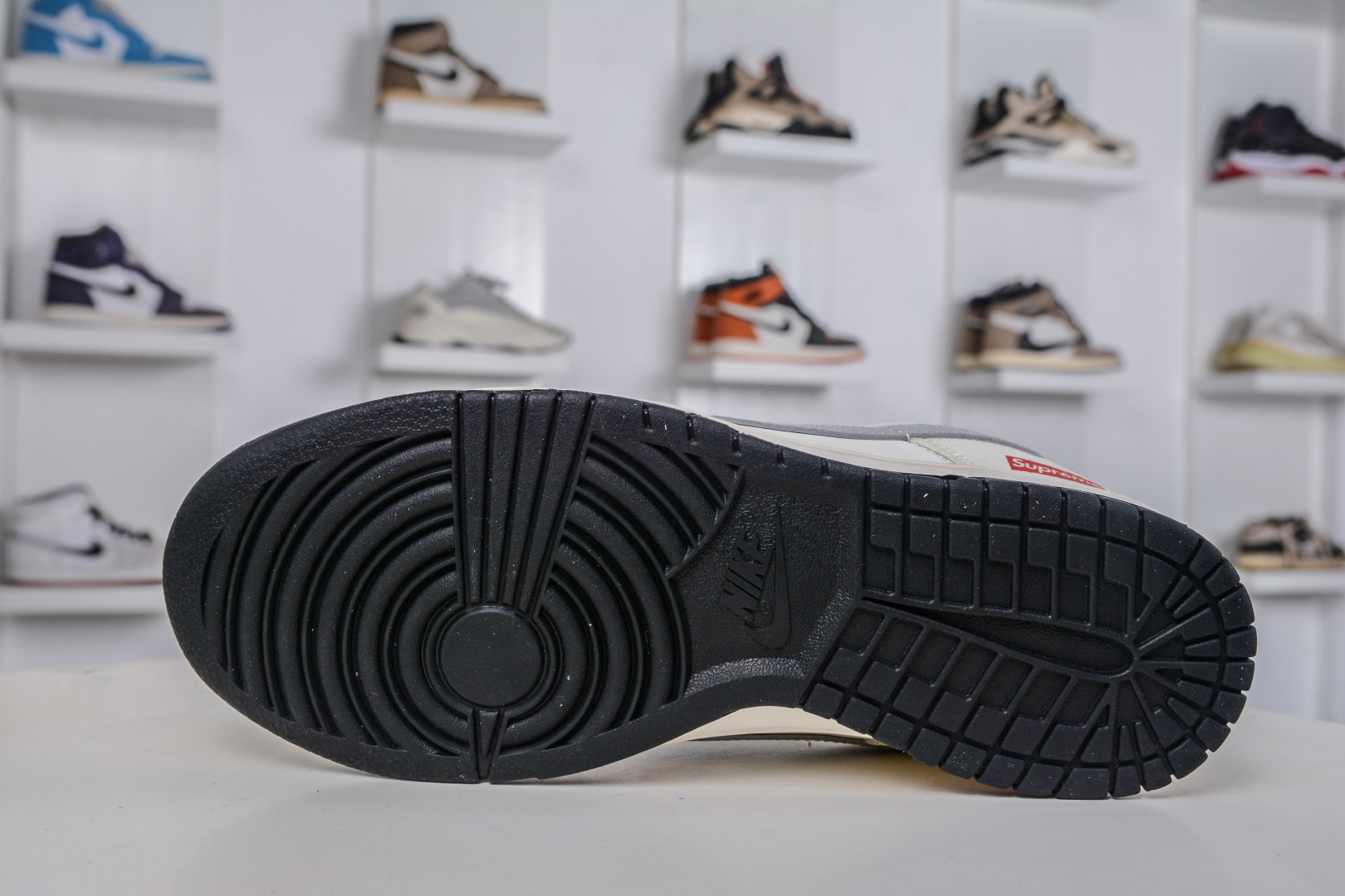 270 Nike SB Dunk Low x Superme SUP联名-米黑灰 JP1628-030