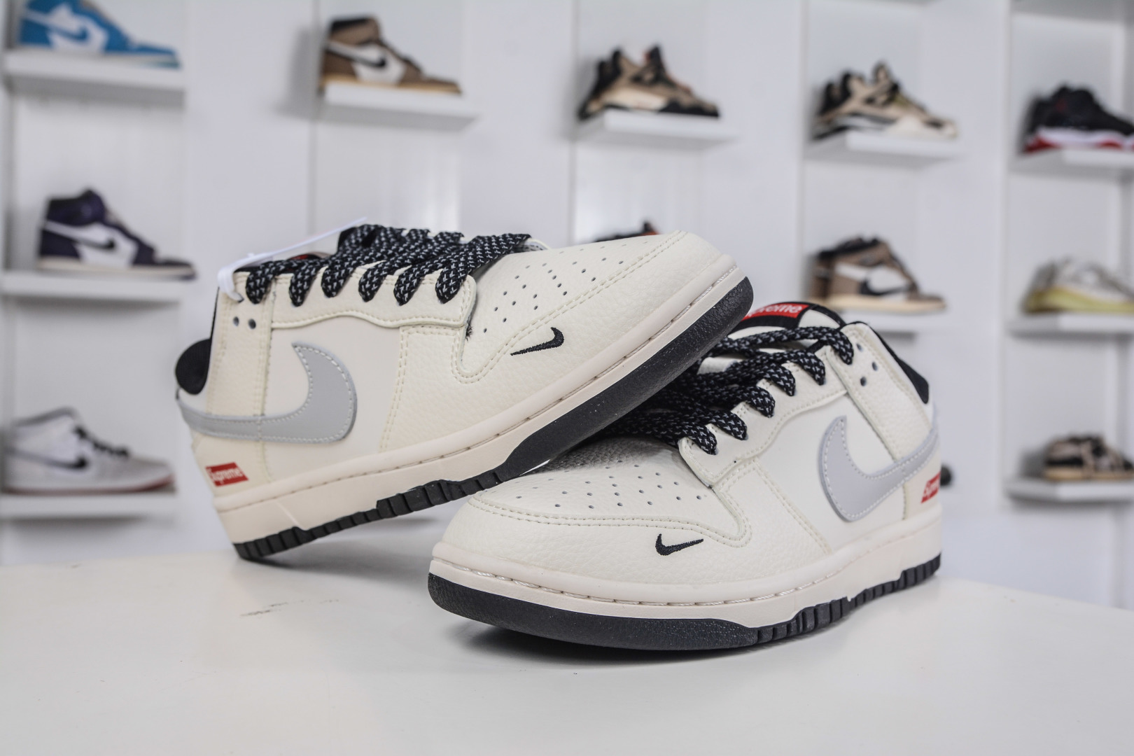 270 Nike SB Dunk Low x Superme SUP联名-米黑灰 JP1628-030