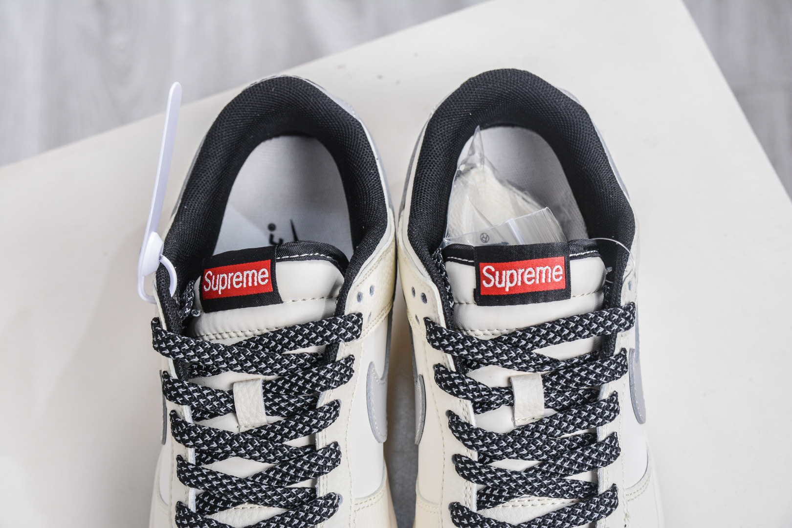 270 Nike SB Dunk Low x Superme SUP联名-米黑灰 JP1628-030