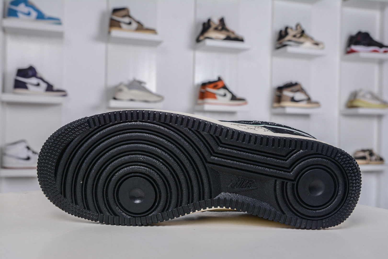 Gucci x NIke Air Force 1 古驰联名-米黑绿 KJ1688-024