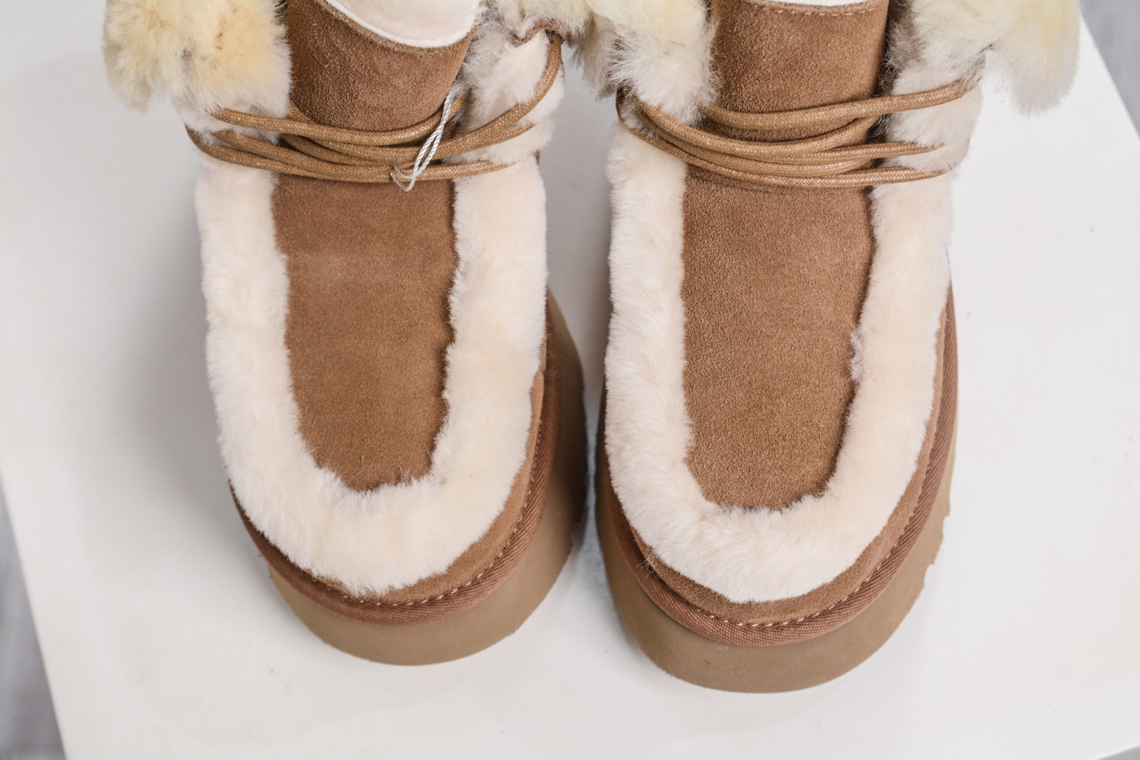 320 UGG 埃斯米 6cm增高 牛剖层革 时尚舒适 及踝 雪地靴 1171532