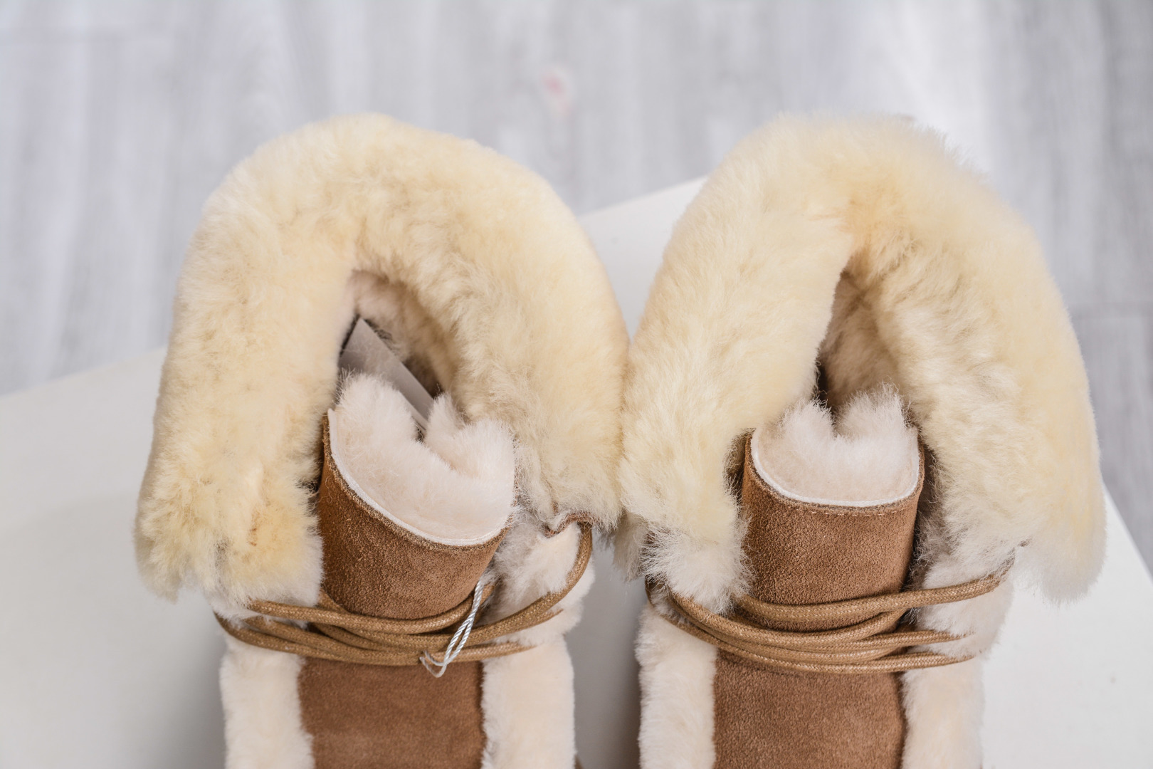 320 UGG 埃斯米 6cm增高 牛剖层革 时尚舒适 及踝 雪地靴 1171532