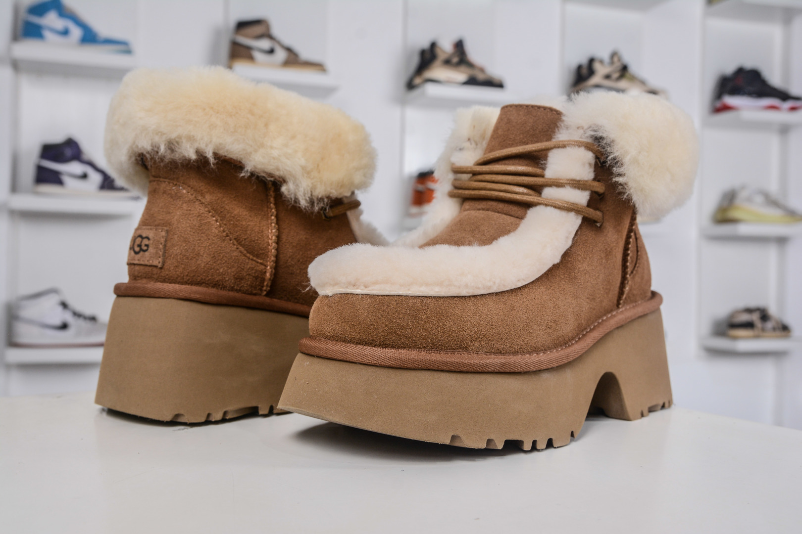 320 UGG 埃斯米 6cm增高 牛剖层革 时尚舒适 及踝 雪地靴 1171532