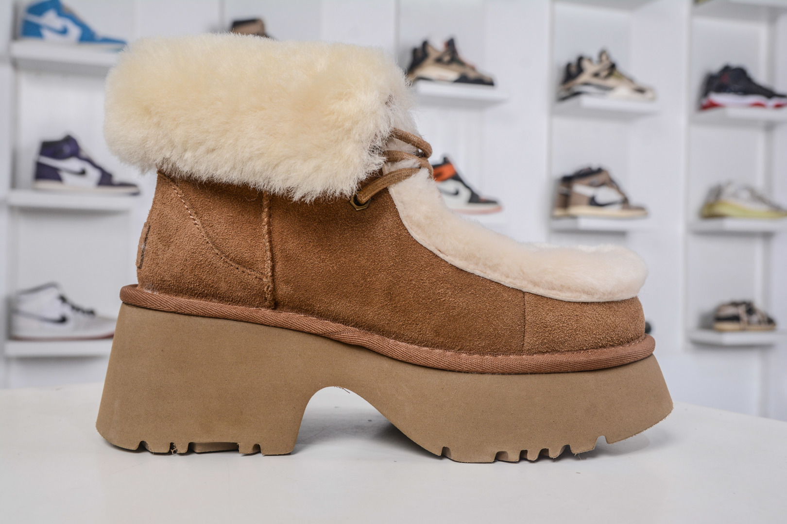 320 UGG 埃斯米 6cm增高 牛剖层革 时尚舒适 及踝 雪地靴 1171532