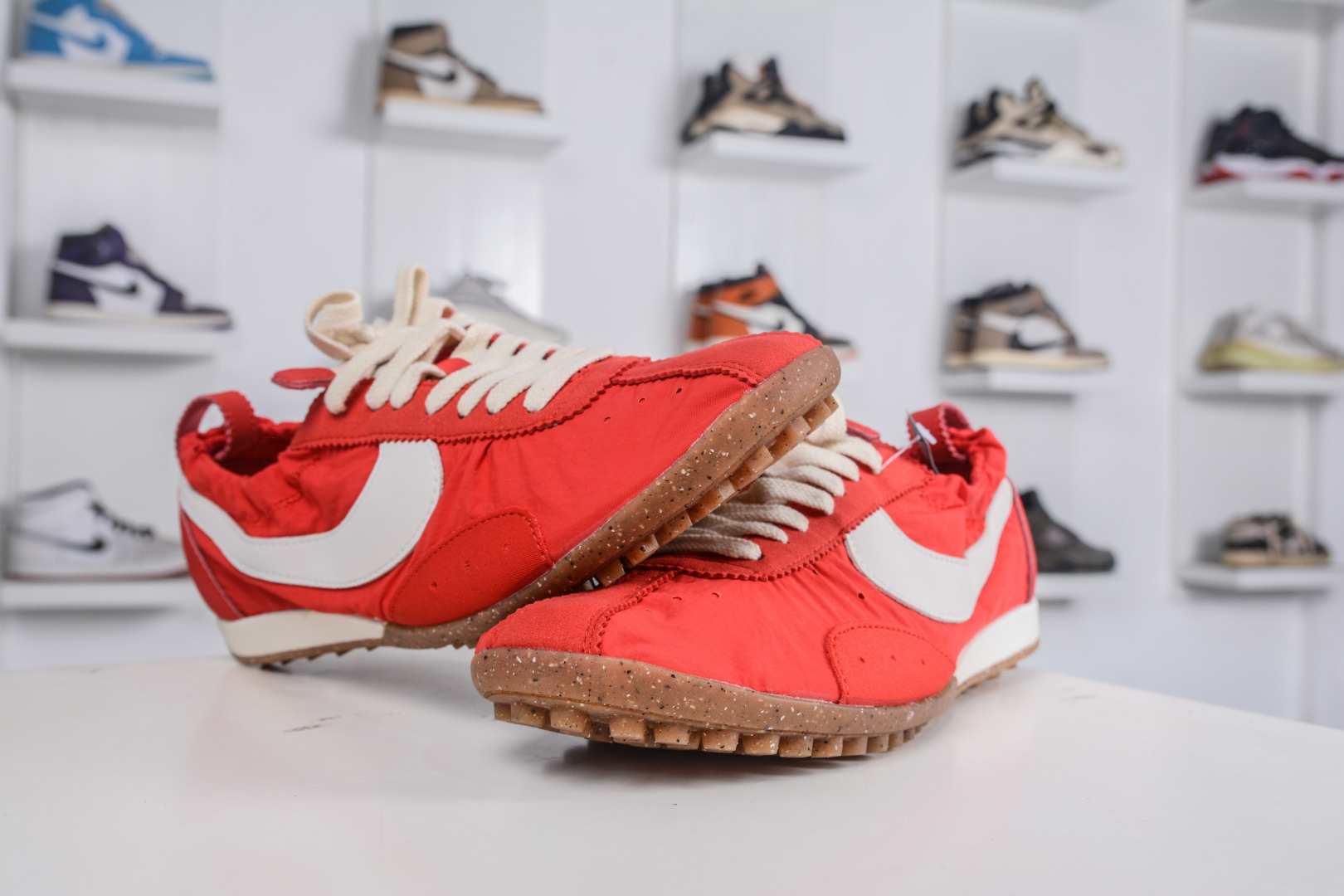 220 Jacquemus x Nike Jacumoon 耐克 柔软舒适防滑耐磨 低帮休闲板鞋 欧美走秀款英伦复古 HV8547-600