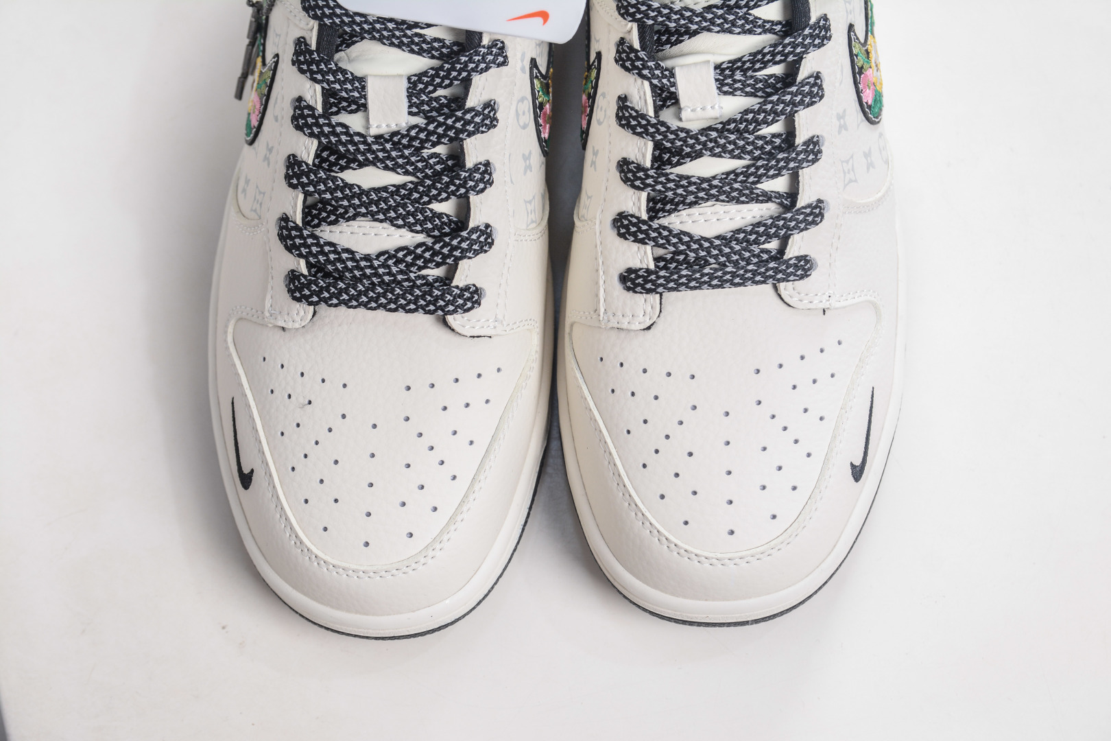 Nike SB Dunk Low x Louis Vuitton LV联名-米白黑 DS6608-017 Nike SB Dunk Low x Louis Vuitton LV联名-米白黑 DS6608-017