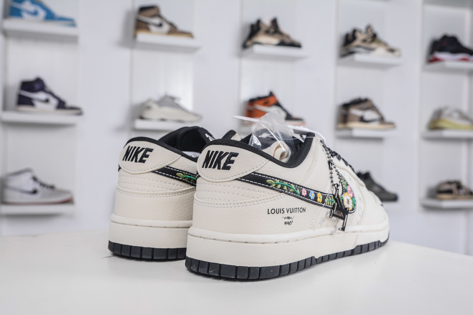 Nike SB Dunk Low x Louis Vuitton LV联名-米白黑 DS6608-017 Nike SB Dunk Low x Louis Vuitton LV联名-米白黑 DS6608-017