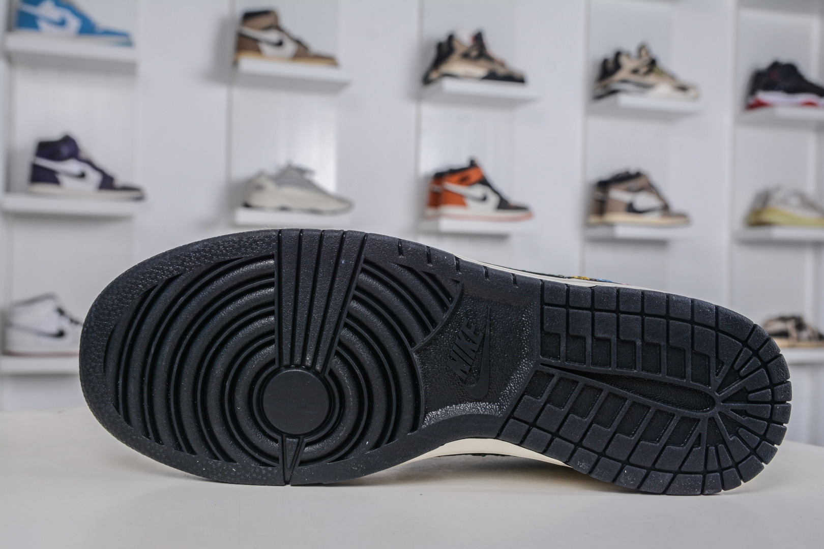 Nike SB Dunk Low x Louis Vuitton LV联名-米白黑 DS6608-017 Nike SB Dunk Low x Louis Vuitton LV联名-米白黑 DS6608-017