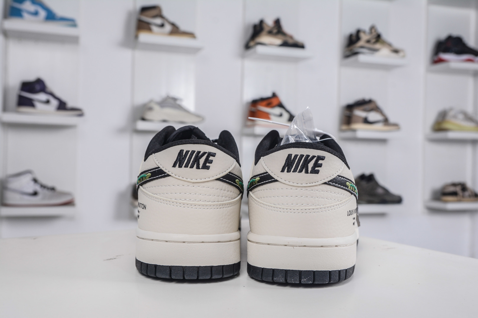 Nike SB Dunk Low x Louis Vuitton LV联名-米白黑 DS6608-017 Nike SB Dunk Low x Louis Vuitton LV联名-米白黑 DS6608-017