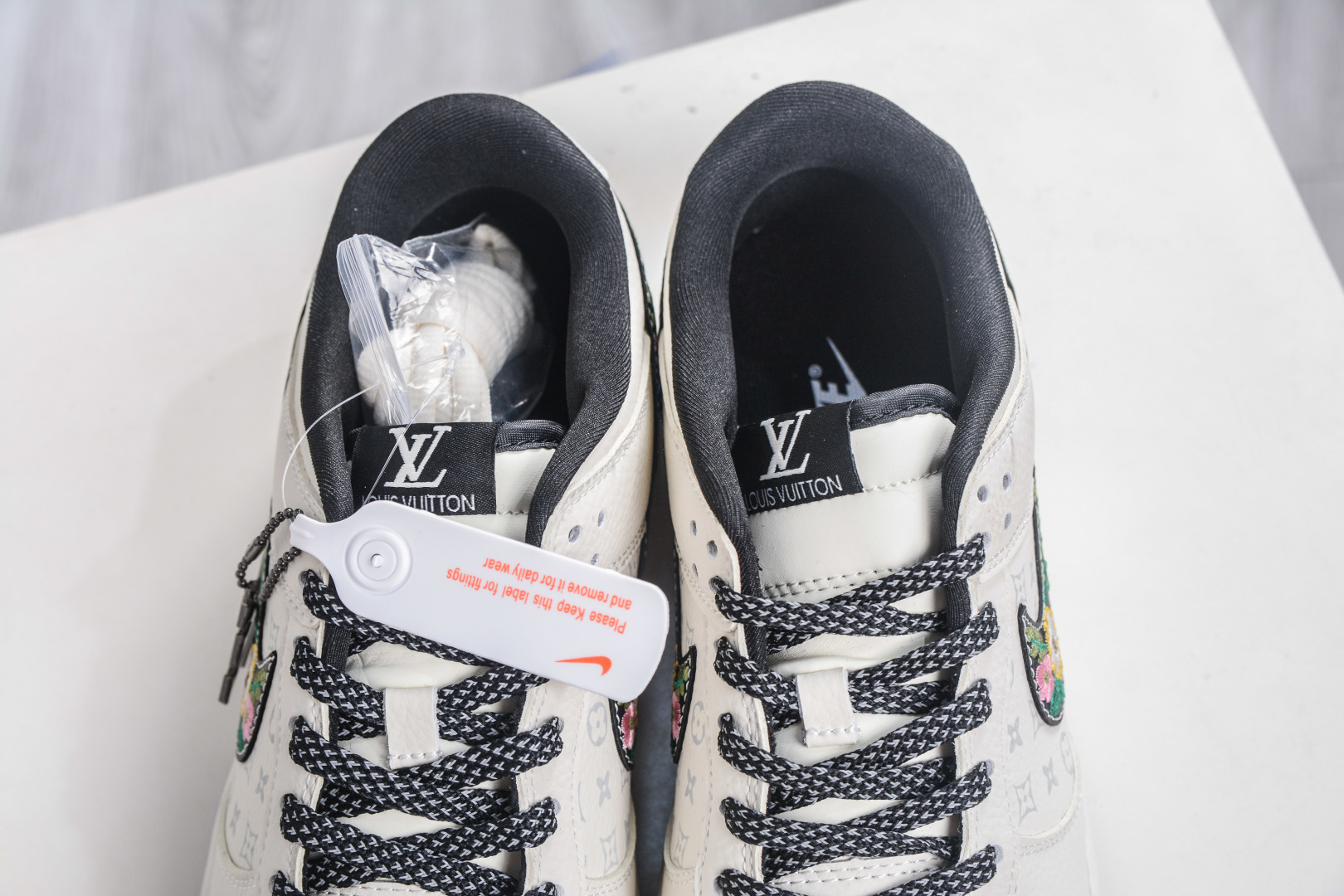 Nike SB Dunk Low x Louis Vuitton LV联名-米白黑 DS6608-017 Nike SB Dunk Low x Louis Vuitton LV联名-米白黑 DS6608-017