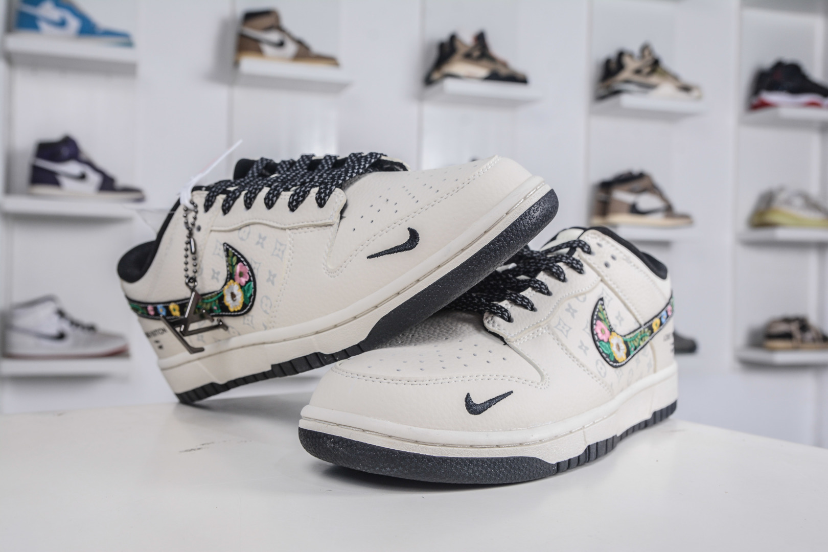 Nike SB Dunk Low x Louis Vuitton LV联名-米白黑 DS6608-017 Nike SB Dunk Low x Louis Vuitton LV联名-米白黑 DS6608-017