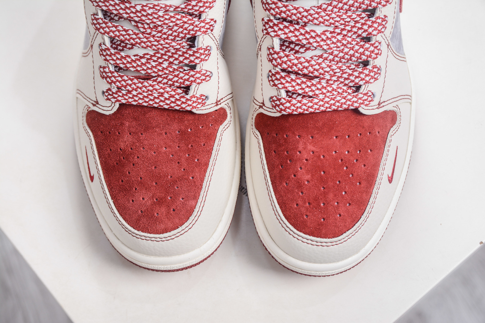 Air Jordan 1 Retro Low x Supreme SUP联名-灰红猪八 LD8888-007