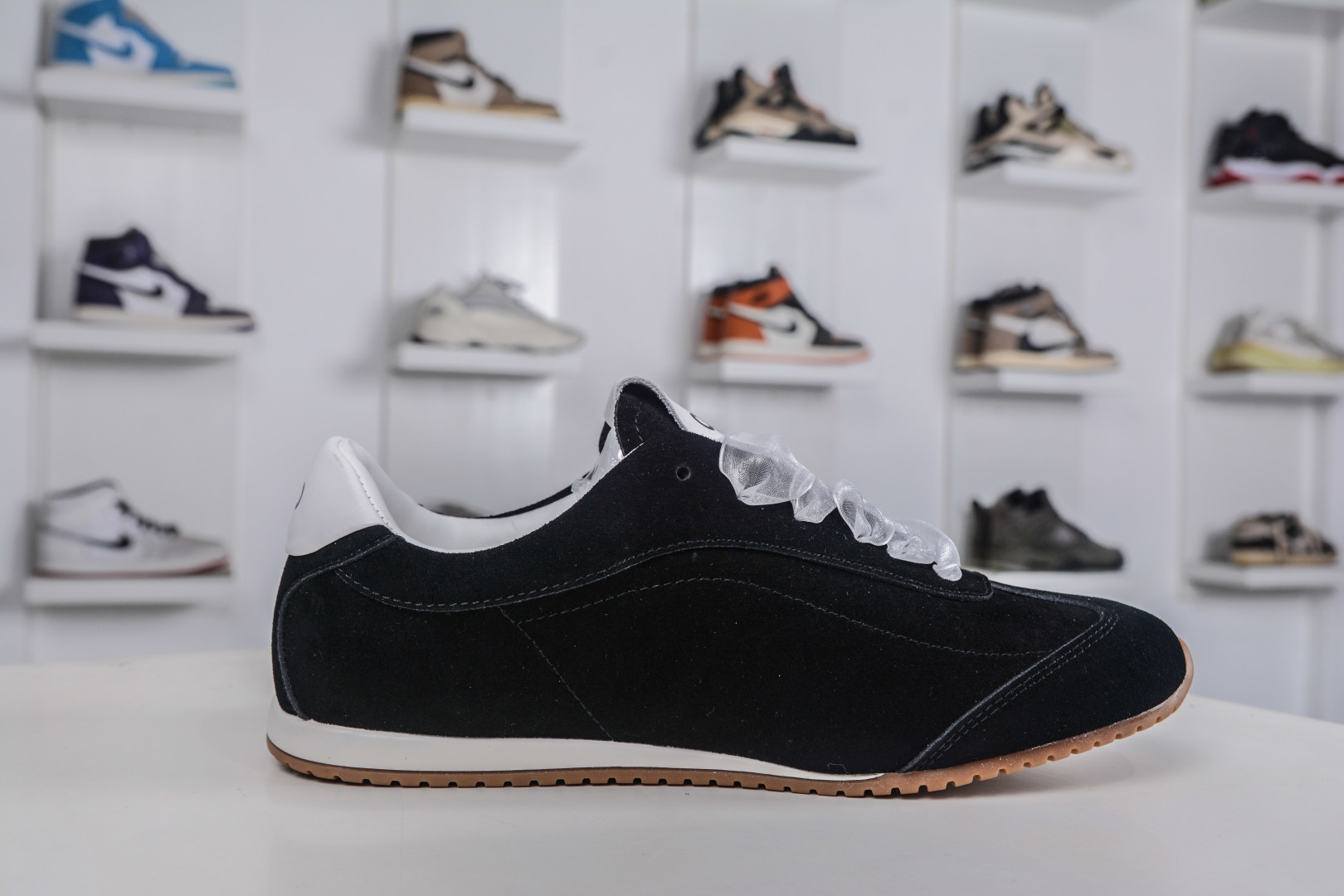 230 Alo yoga Sunset 舒适生活休闲鞋 男女同款 品牌故事Alo Yoga于2007年创立于洛杉矶