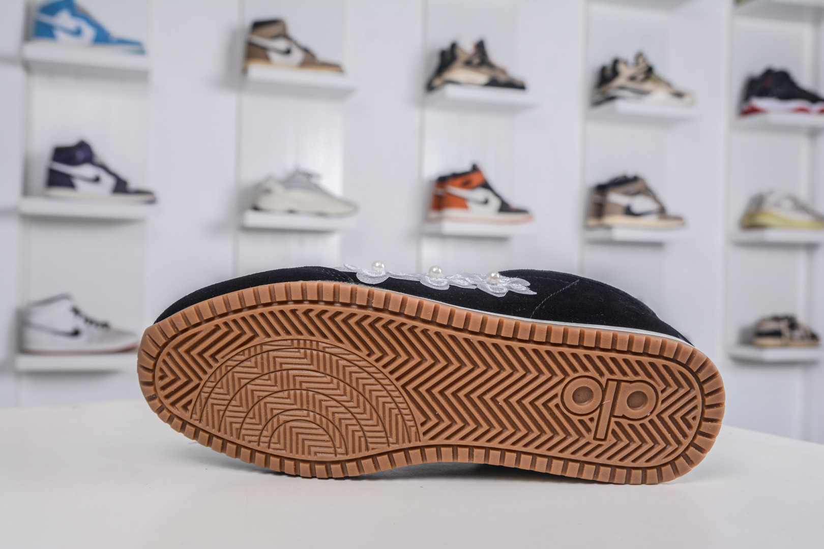 230 Alo yoga Sunset 舒适生活休闲鞋 男女同款 品牌故事Alo Yoga于2007年创立于洛杉矶