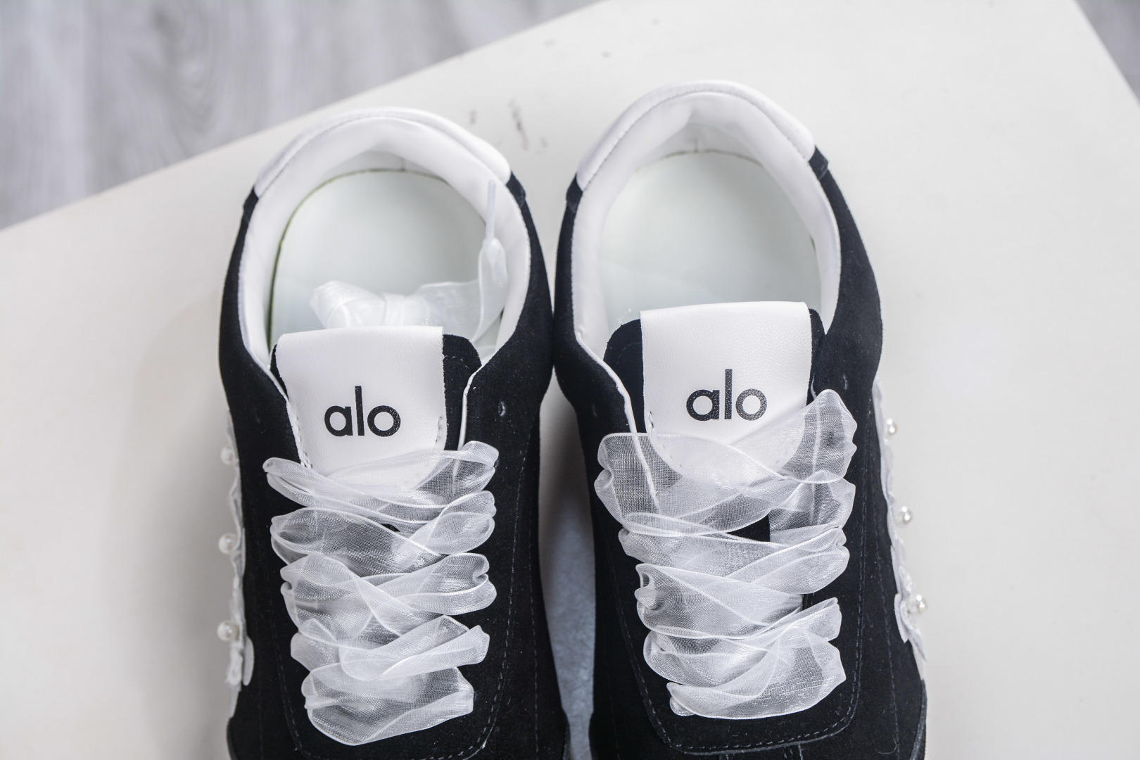 230 Alo yoga Sunset 舒适生活休闲鞋 男女同款 品牌故事Alo Yoga于2007年创立于洛杉矶